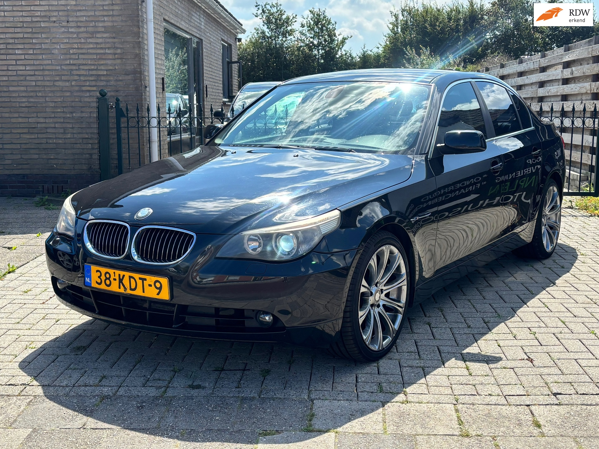 BMW 5-serie 525i Executive | automaat | nieuwe apk | carplay | dikke auto rijd super !