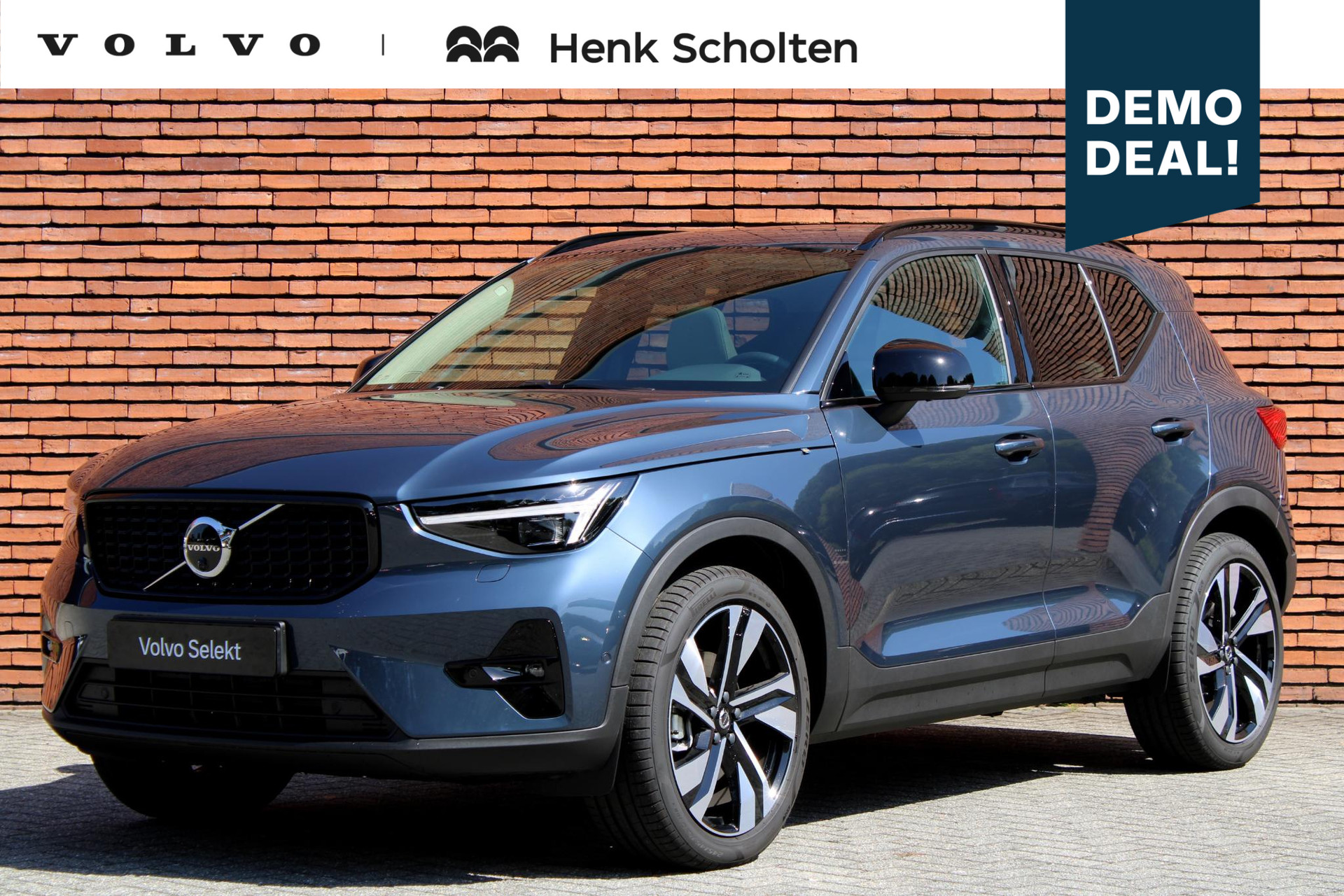 Volvo XC40 B4 Plus Dark |
