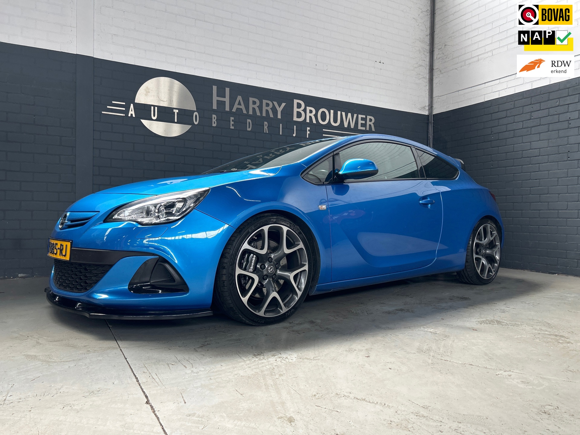 Opel ASTRA GTC 2.0 Turbo OPC, eerste eigenaar, compleet nieuwe motor met garantie