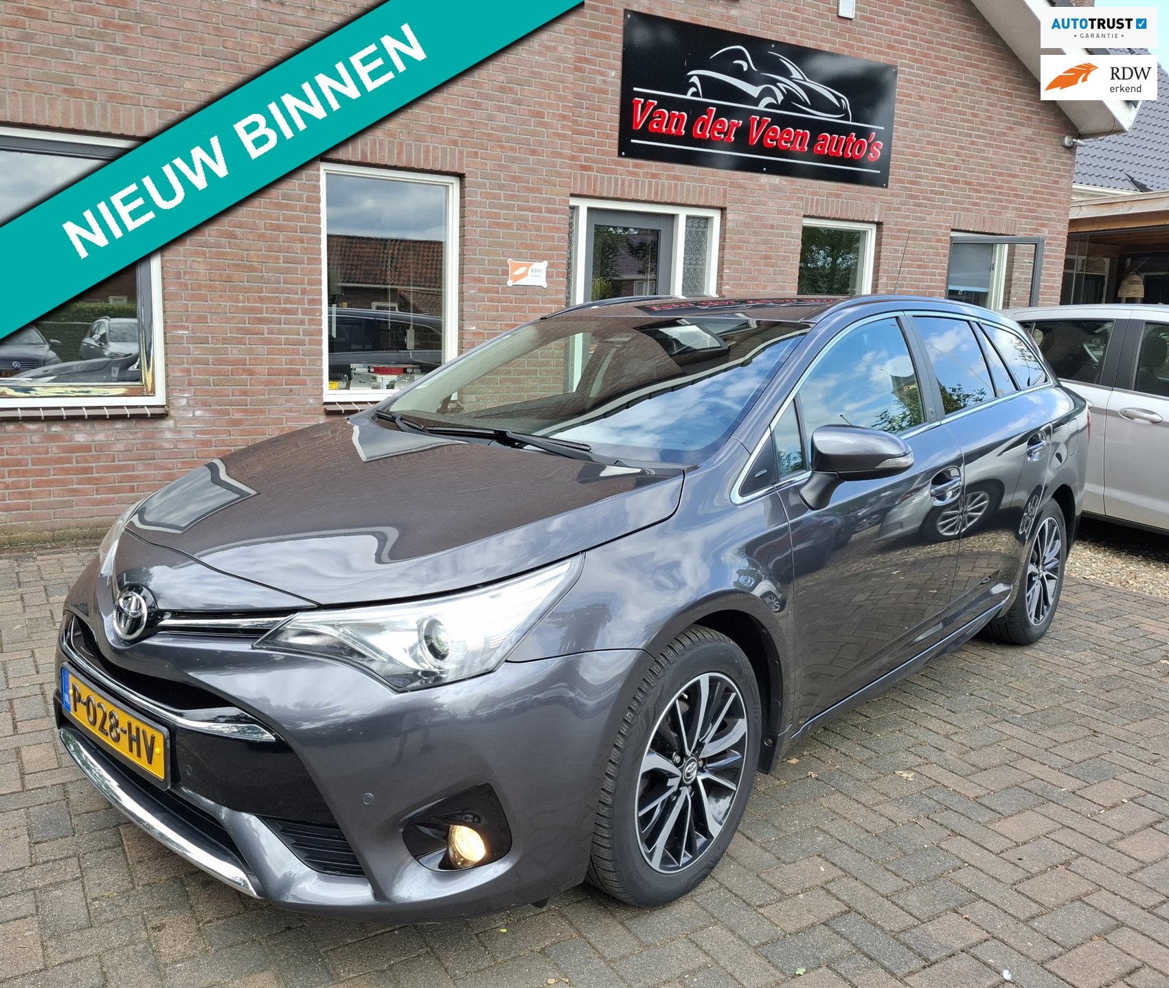 Toyota Avensis Touring Sports 1.8 VVT-i SkyView Edition