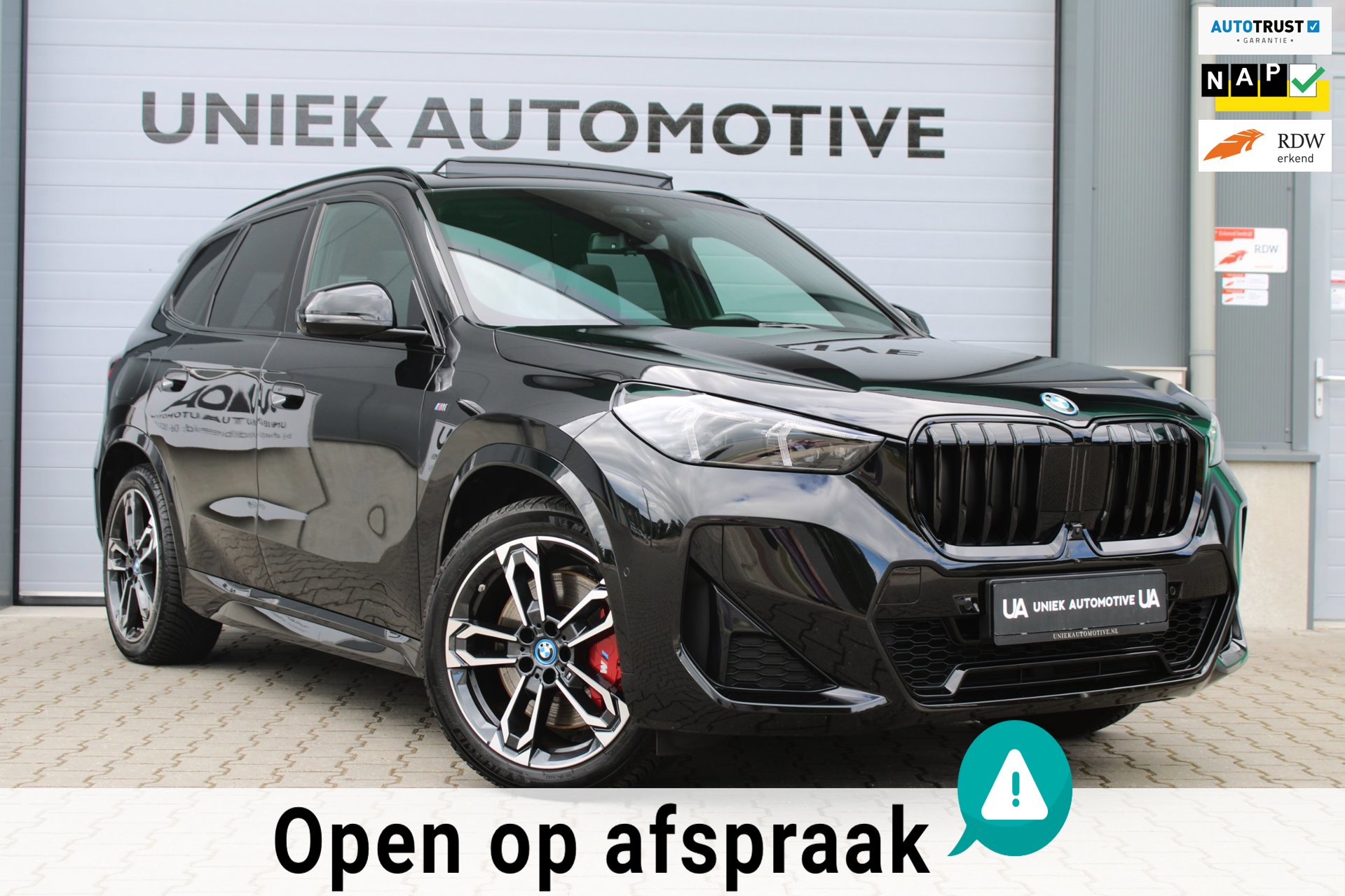 BMW X1 XDRIVE 30e M SPORT PRO | PANO | TREKHAAK | HARMAN KARDON | HEAD UP | 360 CAMERA | 19"| CARPLAY | SFEERVERLICHTING | ACC |