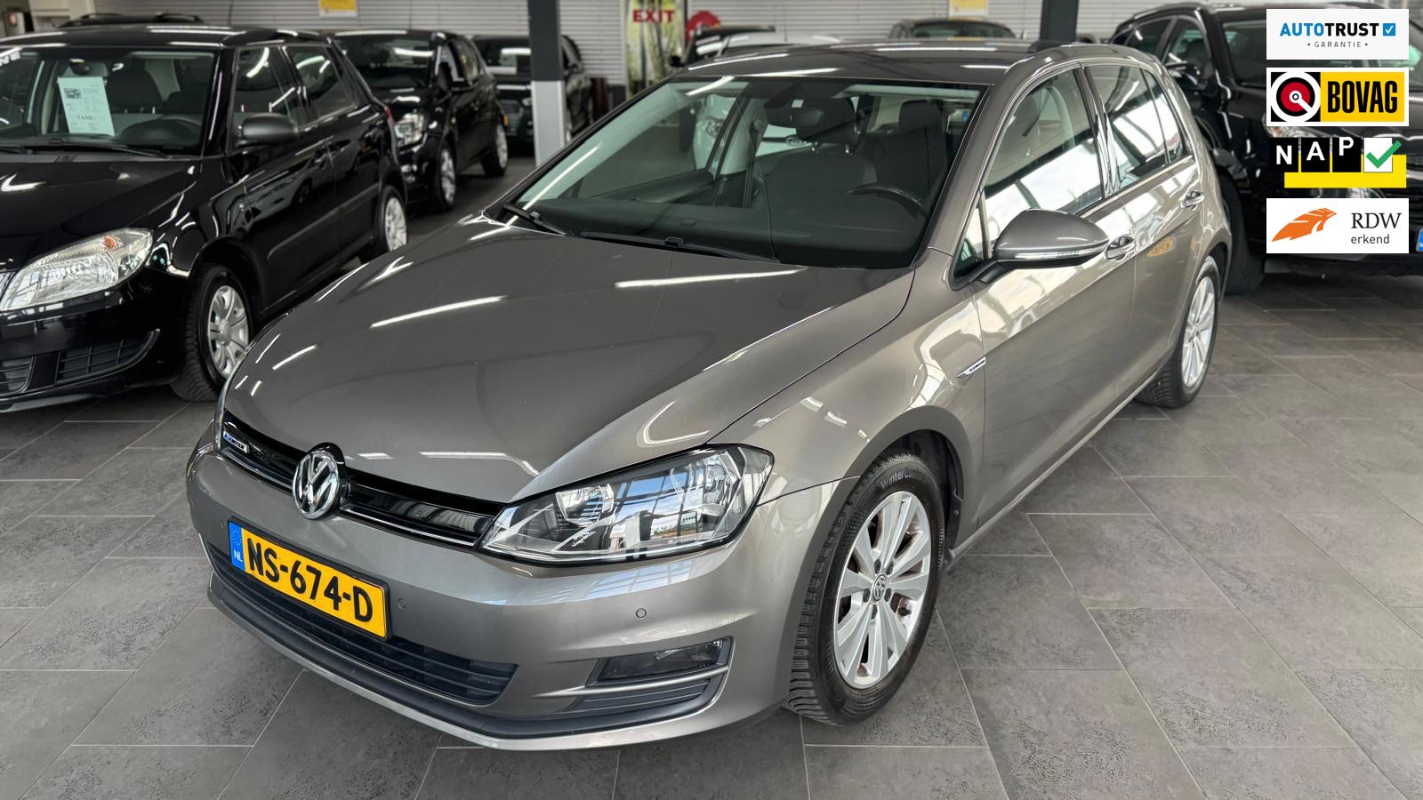 Volkswagen Golf 1.0 TSI Comfortline navigatie clima cruise controle elektrische pakket parkeersensoren lm-velgen trekhaak