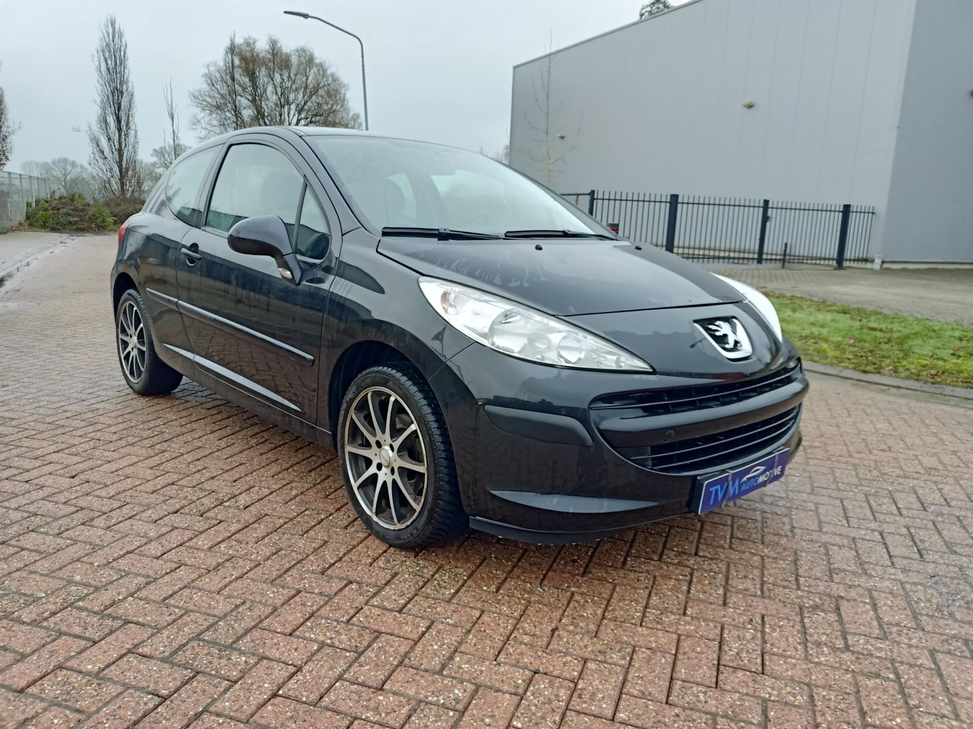 Peugeot 207 1.4-16V XR