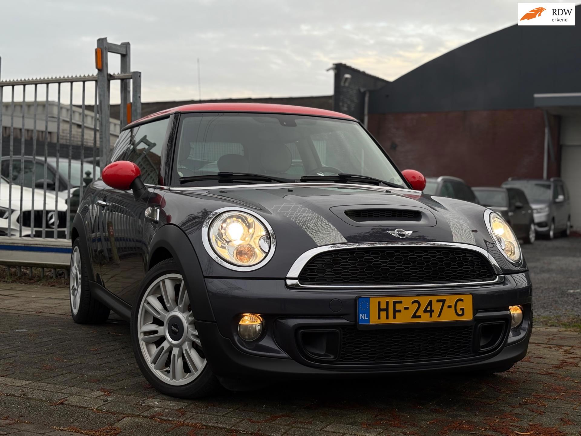 Mini Mini 1.6 Cooper S | speciale uitvoering | Leder | H&K | 17” LMV |