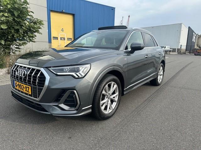 Audi Q3 35 TFSI S-LINE-AUTOMAAT-PANO-SFEERVERLICHTING