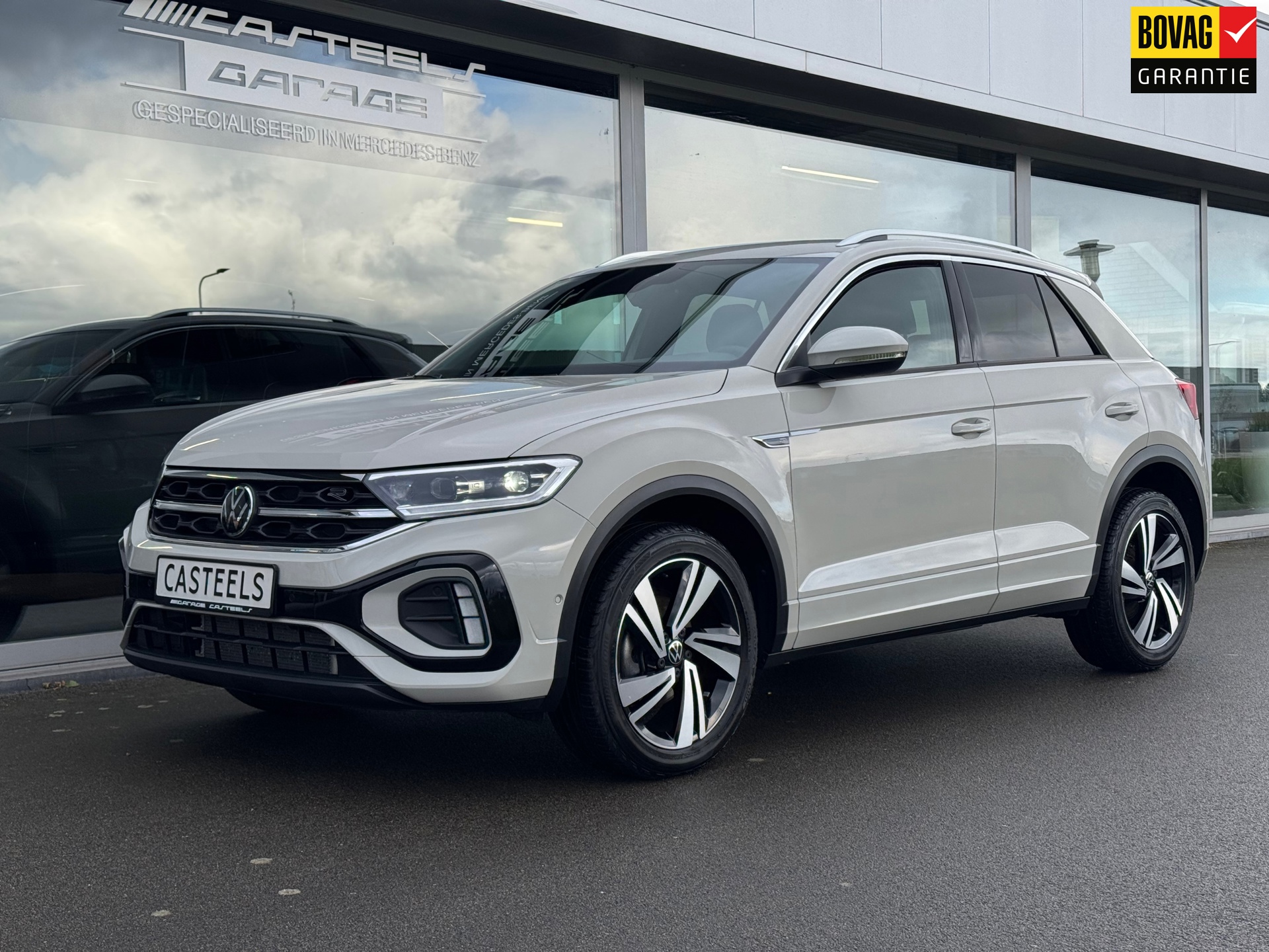 Volkswagen T-Roc 1.5 TSI R-Line Edition automaat,elektrische achterklep,achteruitrijcamera,led,keyless,apple-carplay