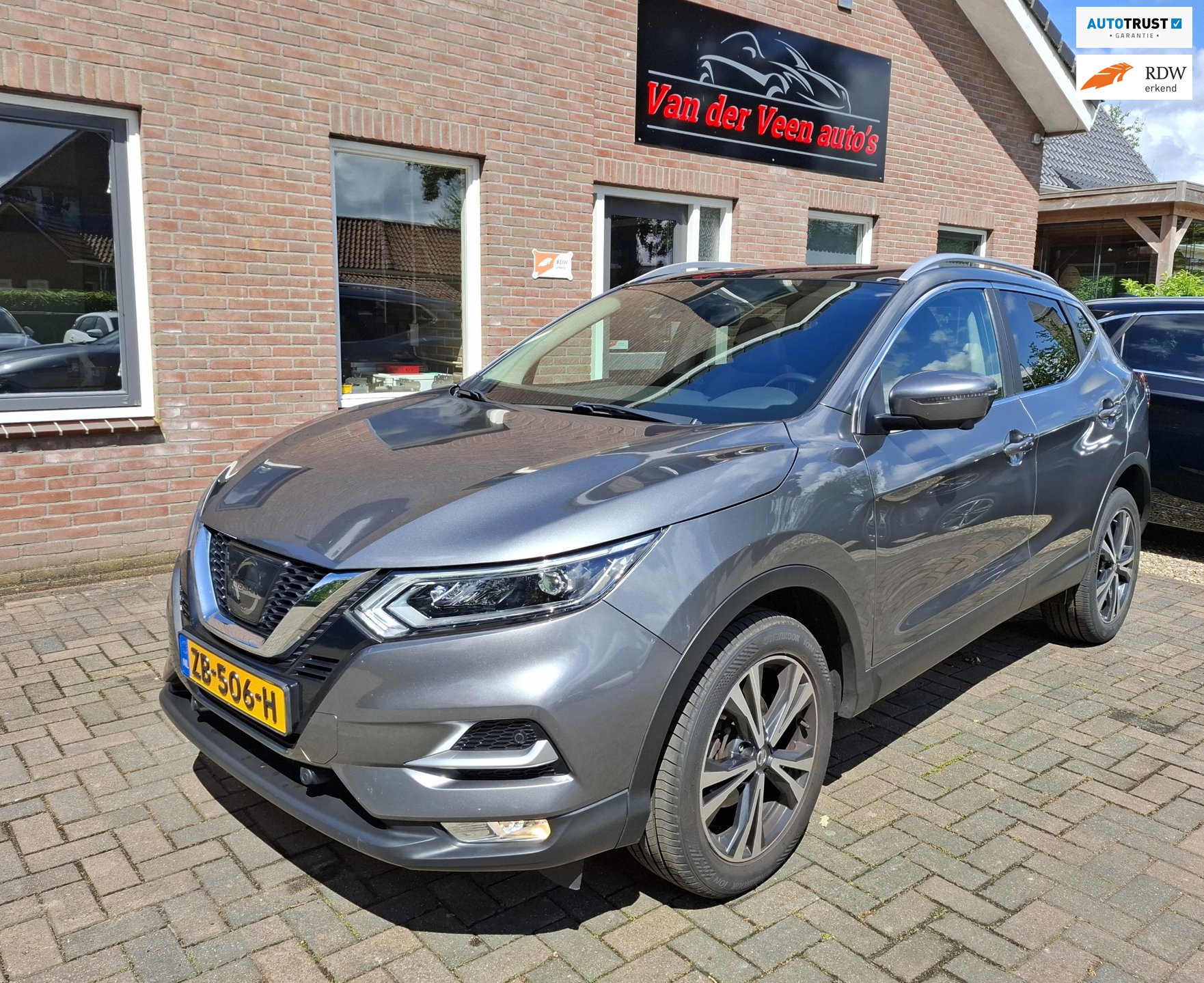 Nissan Qashqai 1.2 Tekna. Goed onderhouden o.a. nwe distributieketting. O.a. trekhaak, camera, navi, cruise, etc. Prijs rijklaar!