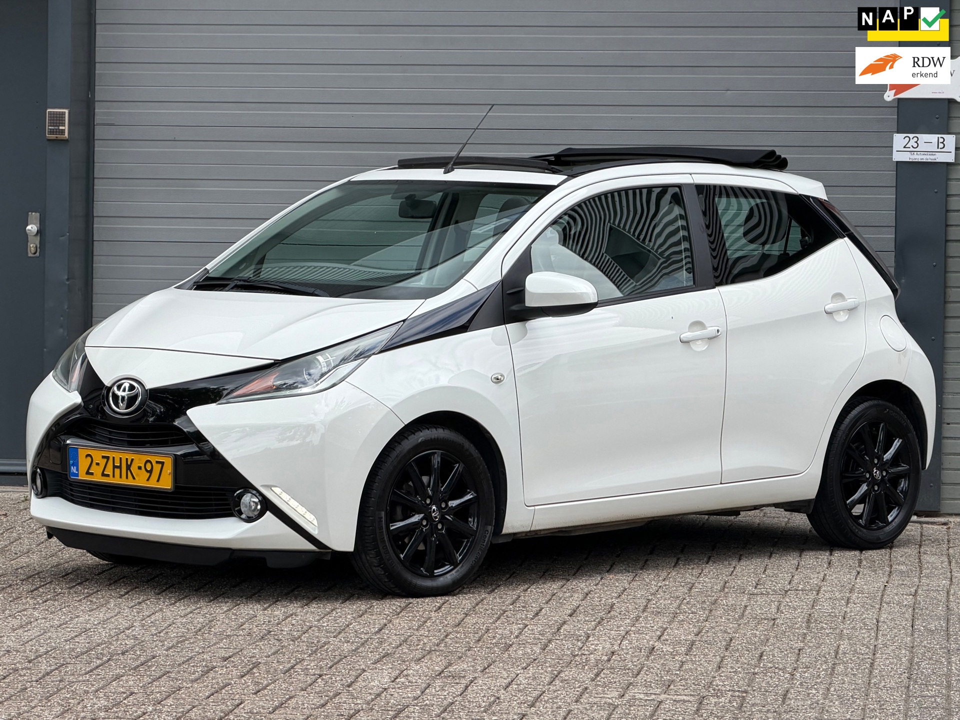 Toyota Aygo 1.0 VVT-i x-wave - Elektrisch vouwdak - Airco - Achteruitrijcamera - Cruise control