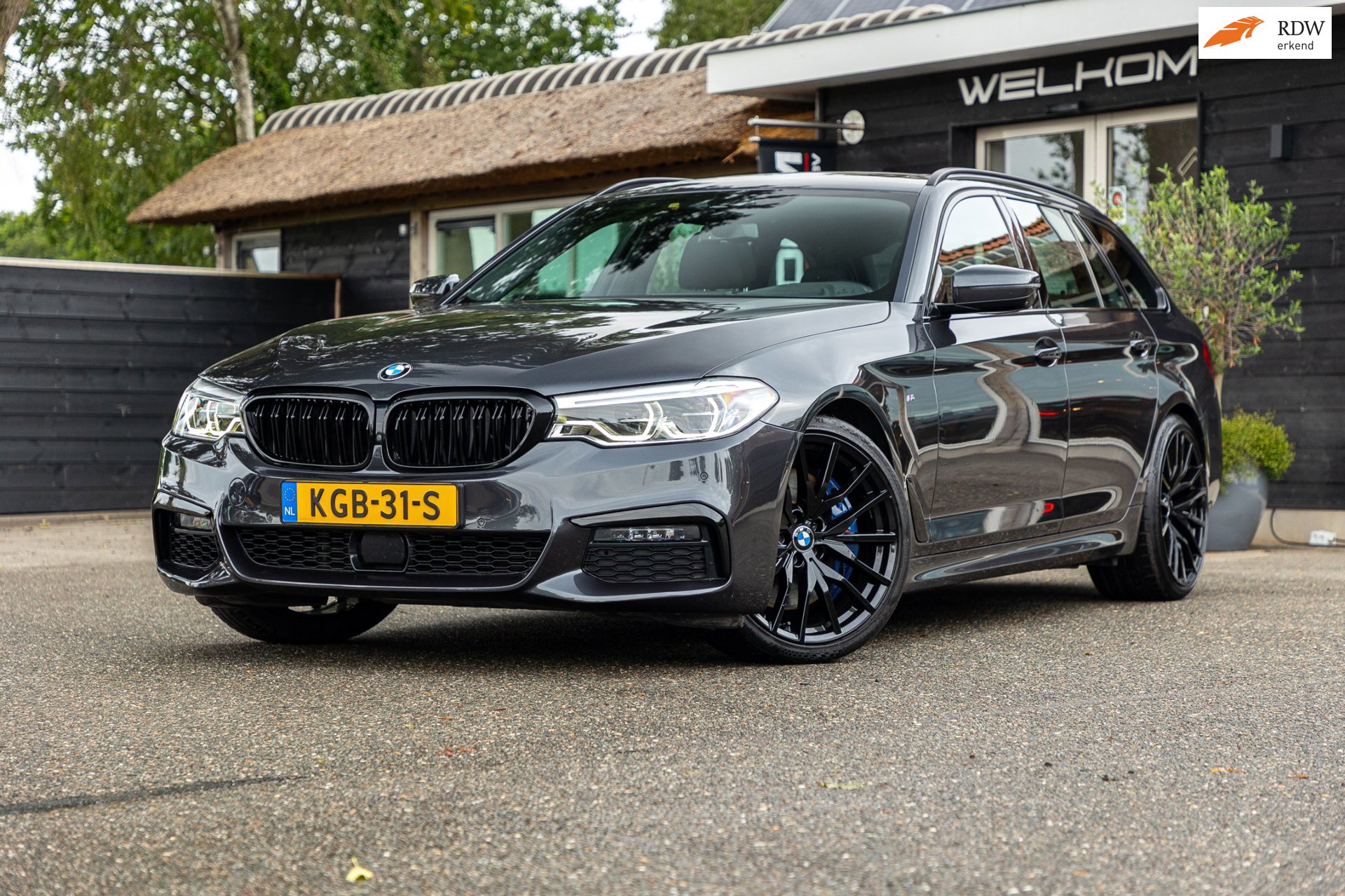 BMW 5-serie Touring 540i xDrive M-Sport I Bowers & Wilkins I Panoramadak I Stoelkoeling & verwarming I 20" Breedset nieuw