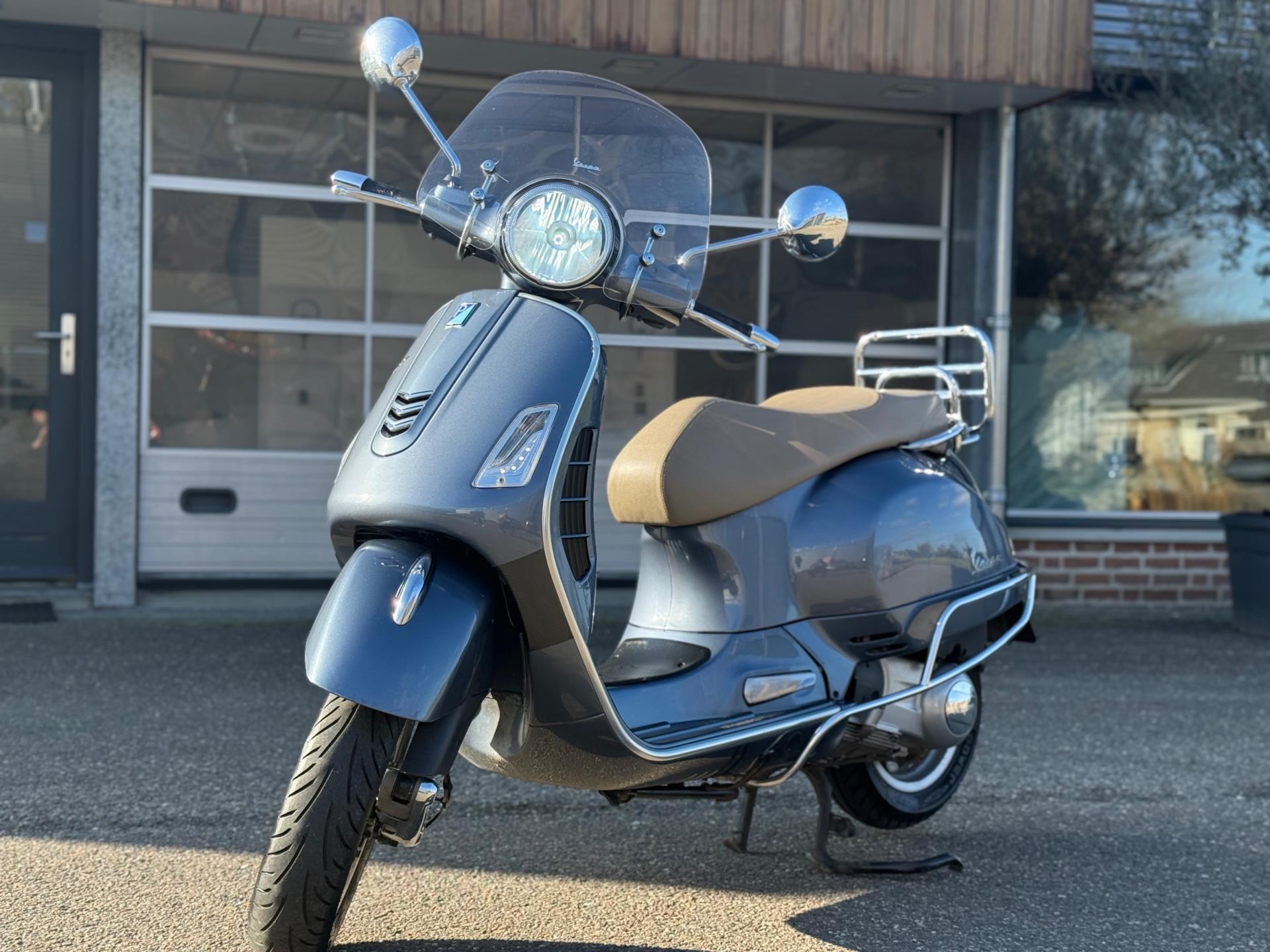 Vespa Scooter GTS 250 i.e.