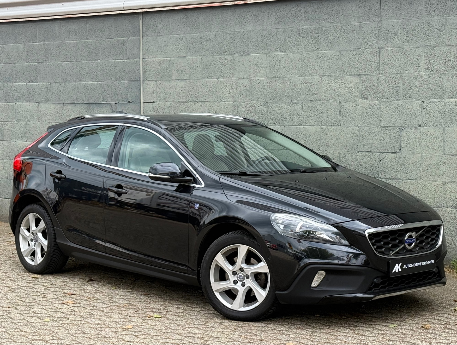 Volvo V40 Cross Country 1.6 D2 Ocean Race Automaat | Pano | Memory | Camera | Leer | Stoelverwarming | Trekhaak | NAP | Boekjes