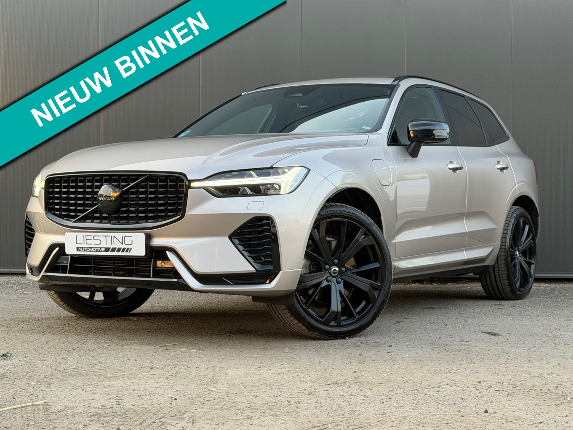 Volvo XC60 2.0 T8 Plug-in Hybrid AWD Ultra Black Edition