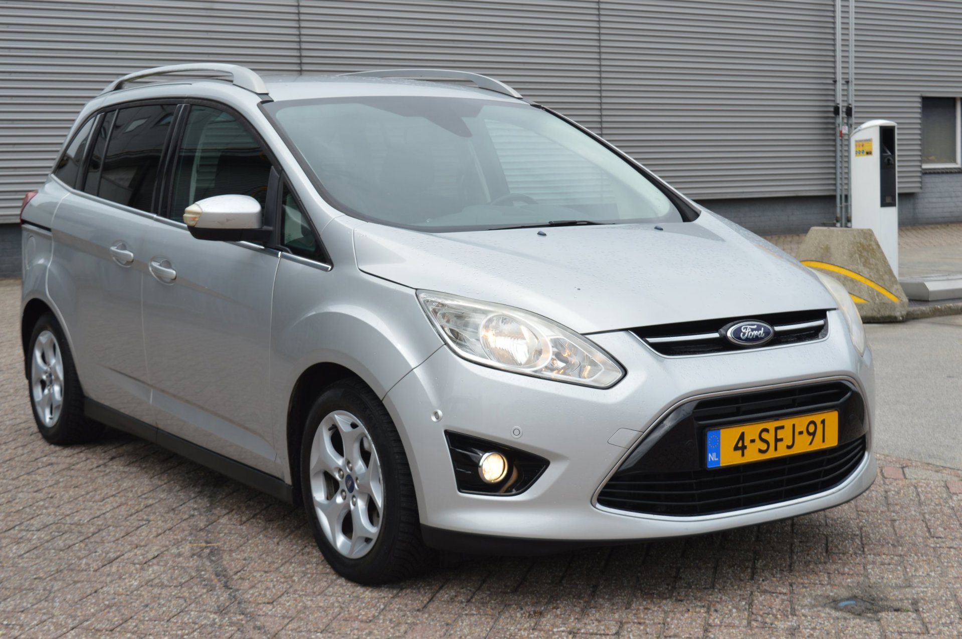 Ford Grand C-Max 1.0 Titanium bj13 navi airco leuke auto