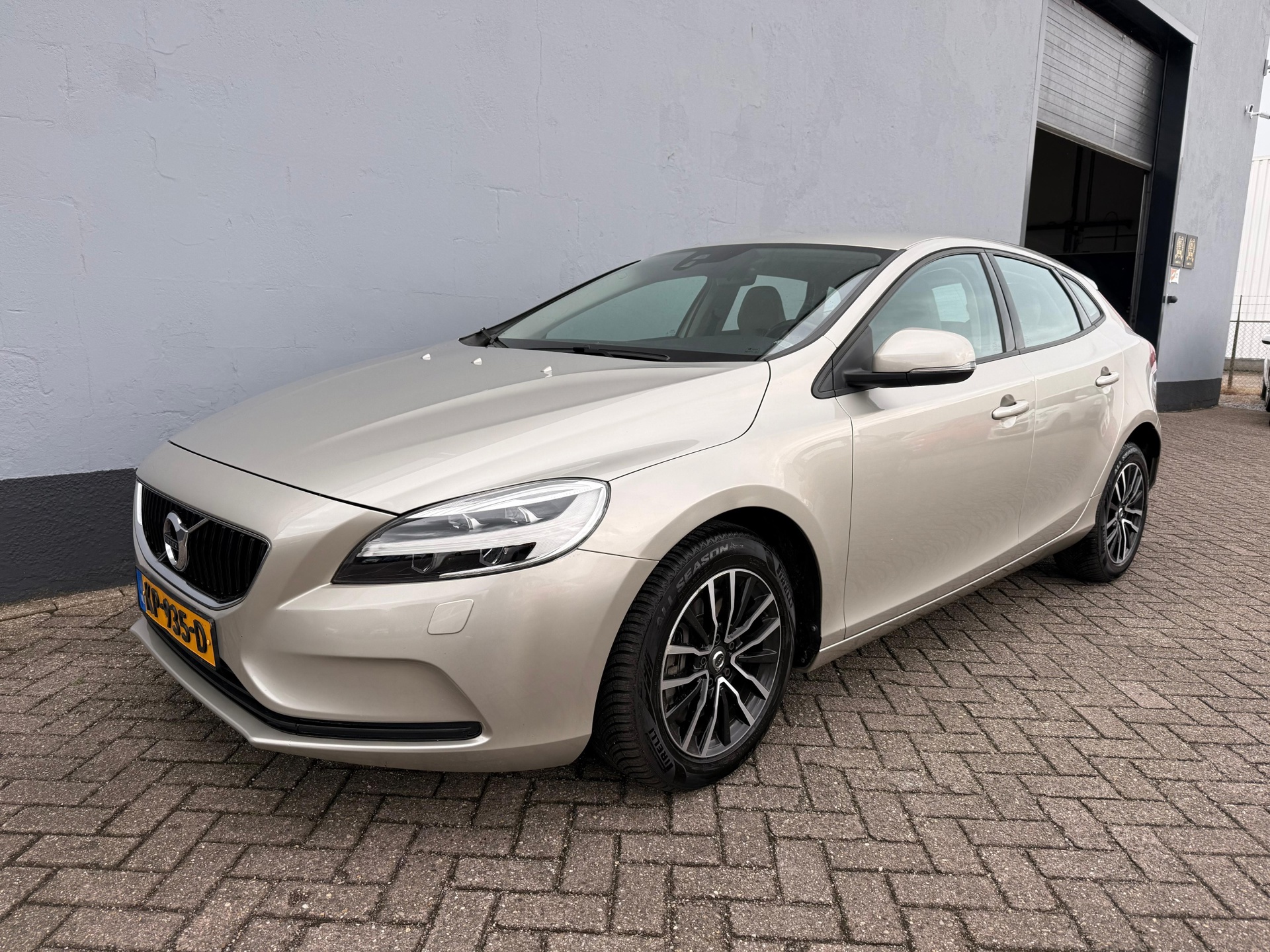 Volvo V40 1.5 T2 Nordic+ - Dealer Onderhouden