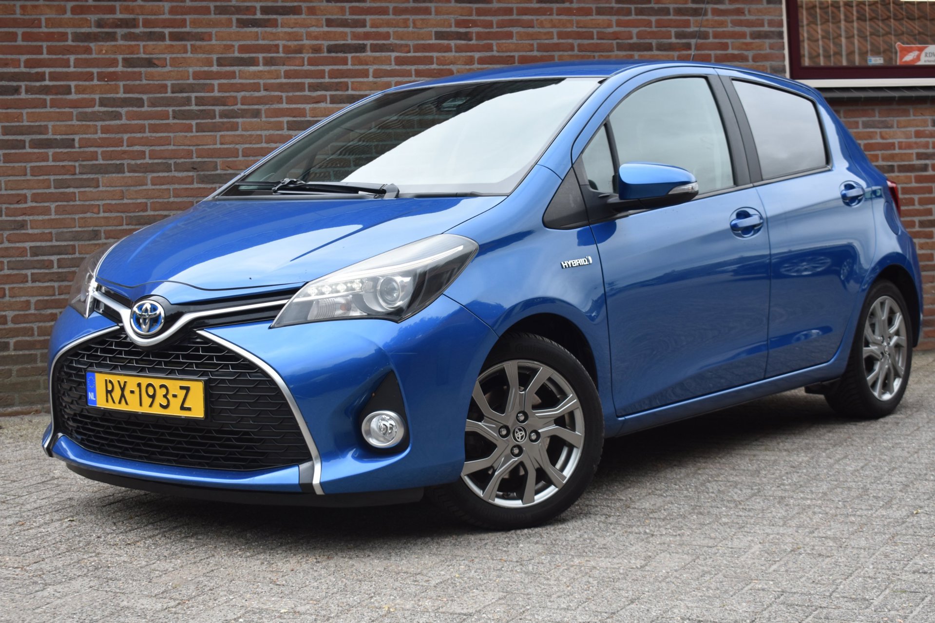 Toyota Yaris 1.5 Hybrid Dynamic Bi-Tone '16 Navi Clima Cruise Inruil mogelijk