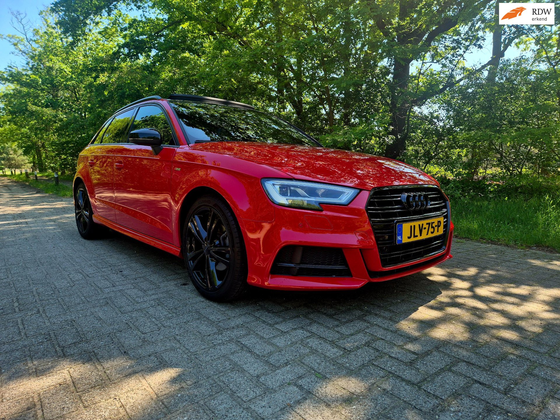 Audi A3 Sportback 35 TFSI S Line black line . Panoramadak . Matrix . 54000 km