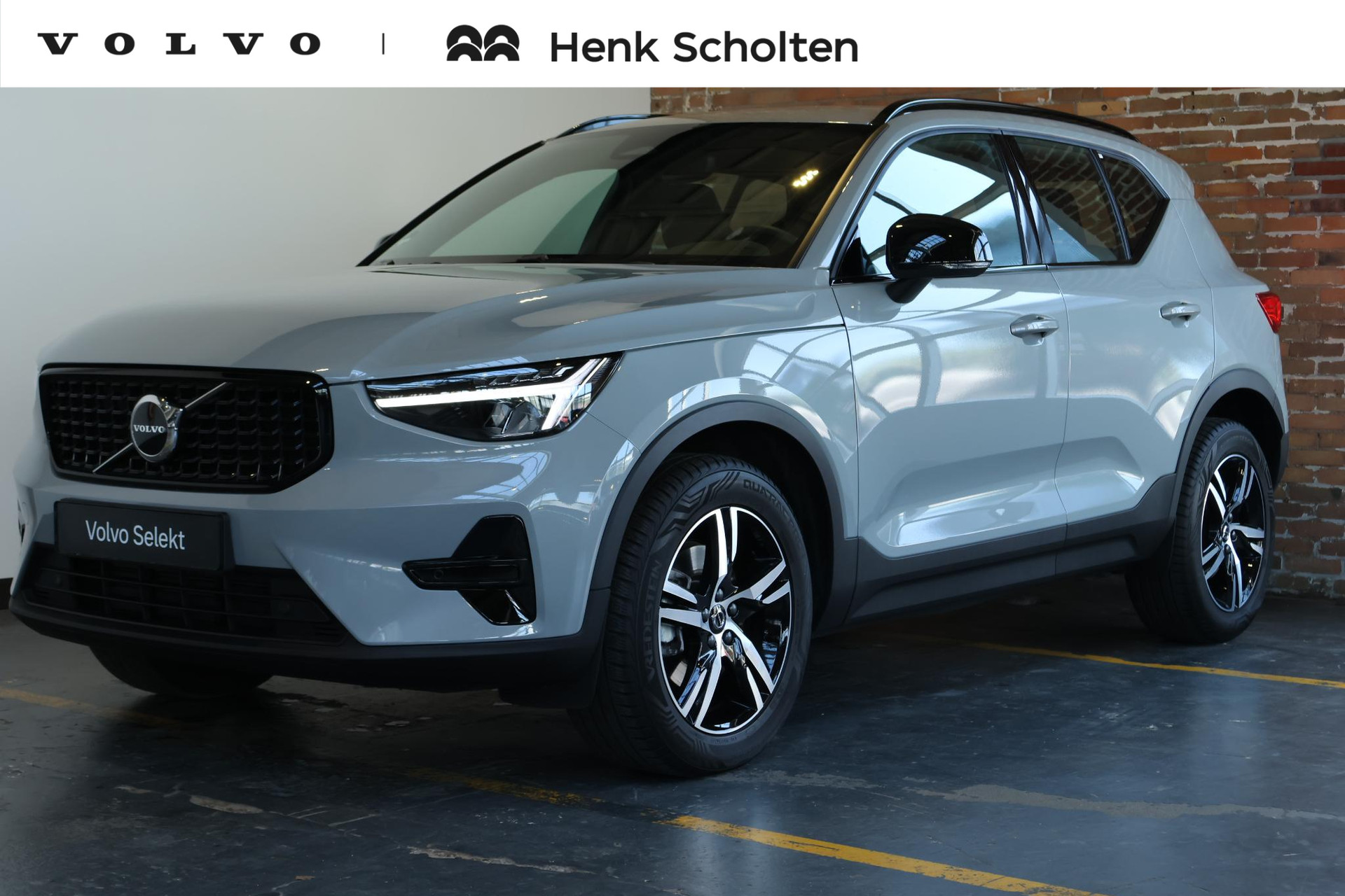 Volvo XC40 B4 Plus Dark