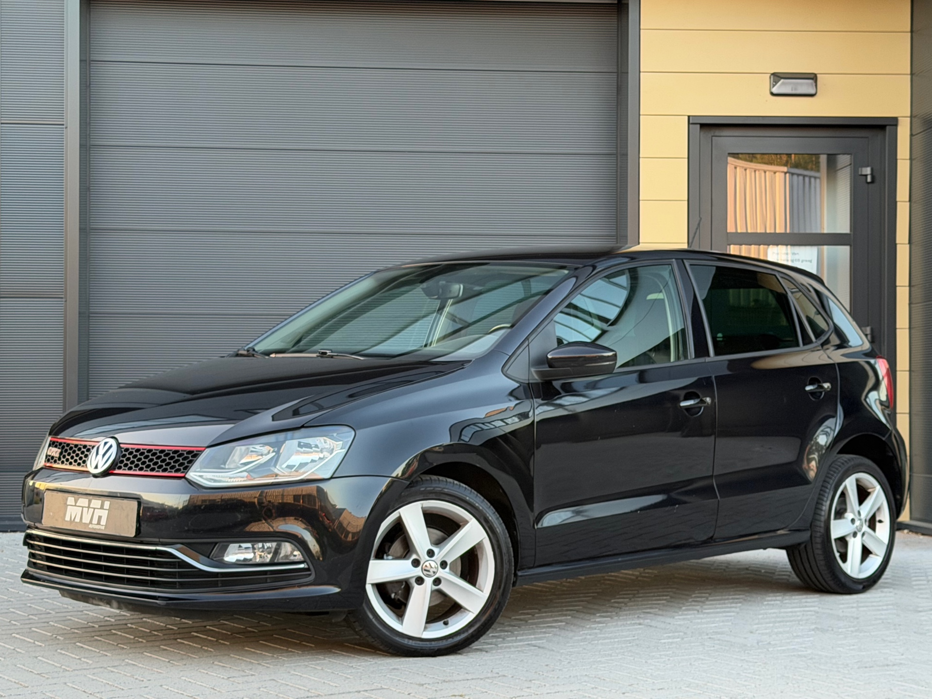 Volkswagen Polo 1.2 TSI Highline - GTI Uitv. - Navi - Airco - Climate & Cruise - 17'' - OrigNL - NAP