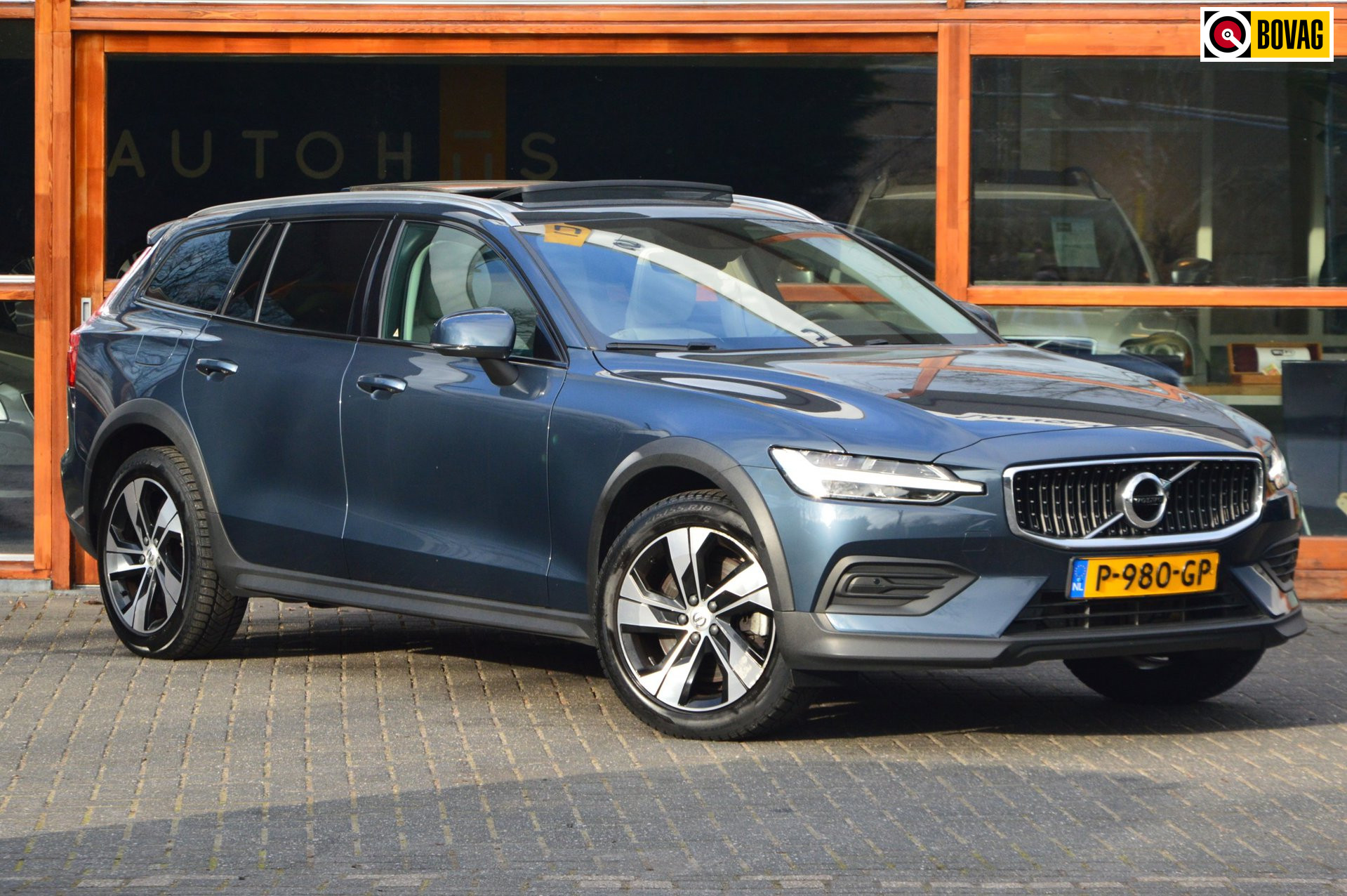 Volvo V60 Cross Country B5 AWD | Panoramadak | Adaptive Cruise | Harman/Kardon | Stoel + Stuur verwarmd | Trekhaak 1800KG |