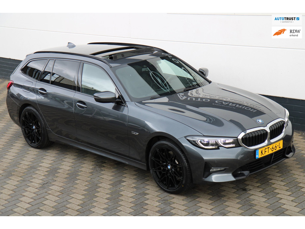 BMW 3 Serie Touring 330e xDrive Pano HUD Tr.haak 19 inch BTW