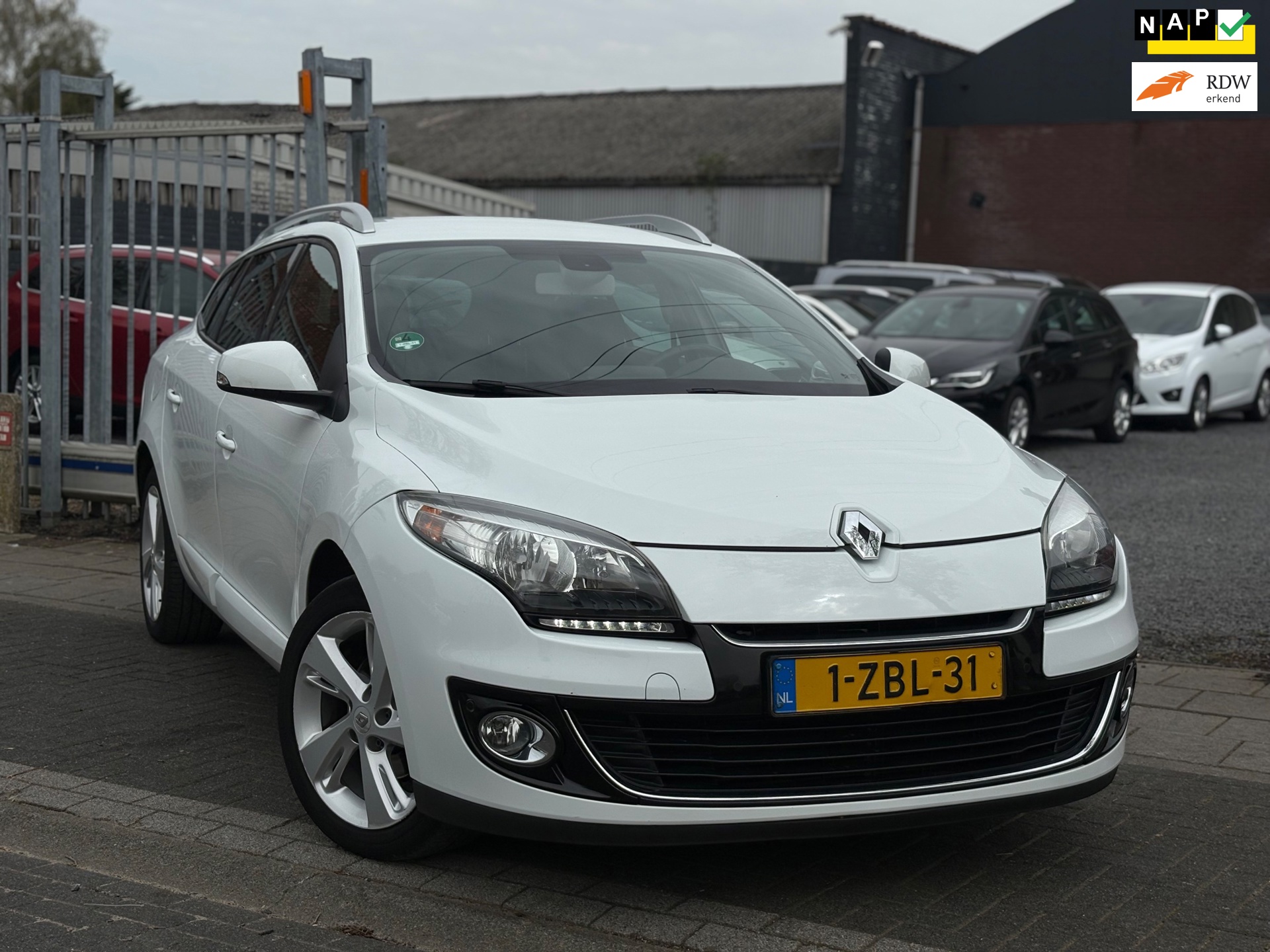 Renault Mégane Estate 1.2 TCe Dynamique | Navigatie | Trekhaak | A.Camera | 17” LMV | Climate control | Cruise control |