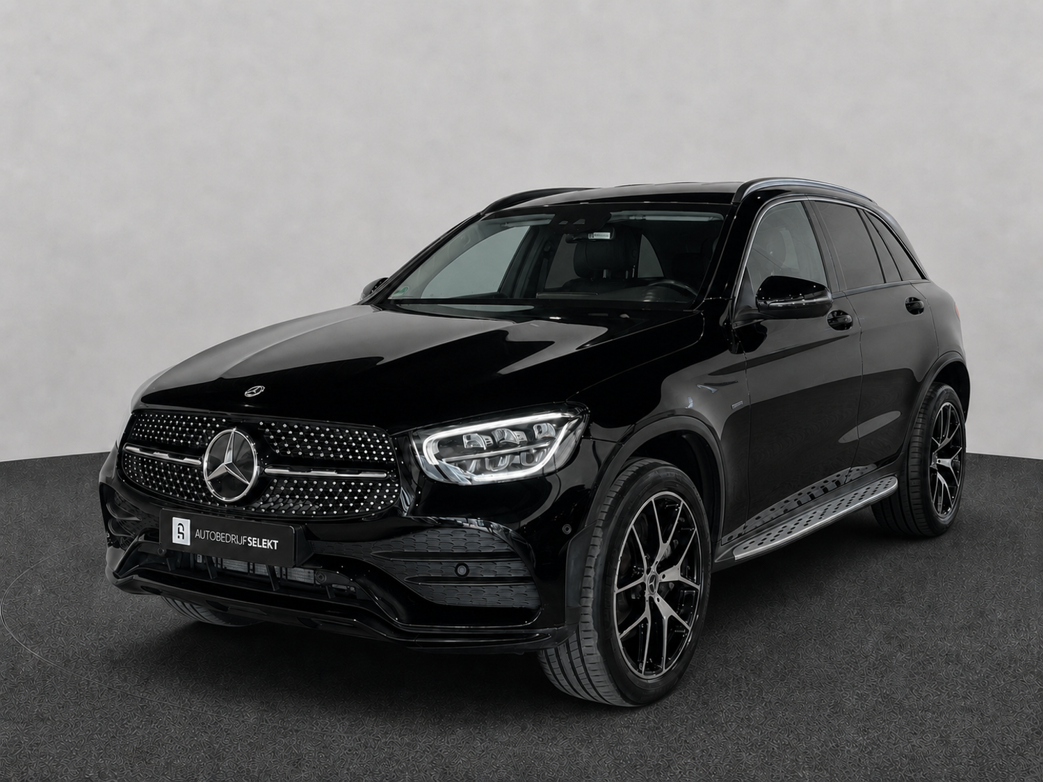 Mercedes-Benz GLC-klasse 300e 4MATIC AMG Night | Trekhaak | Camera | Carplay | Treeplanken | Dealer onderhouden