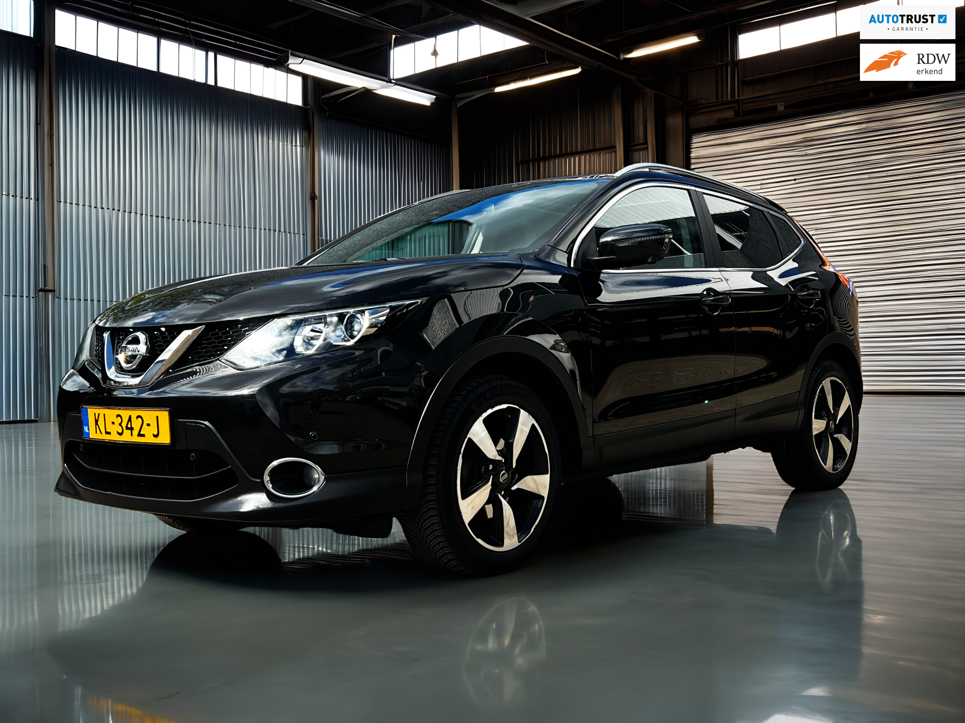 Nissan Qashqai 1.2 Connect Edition 3d cam_Trekh_Panoramadak