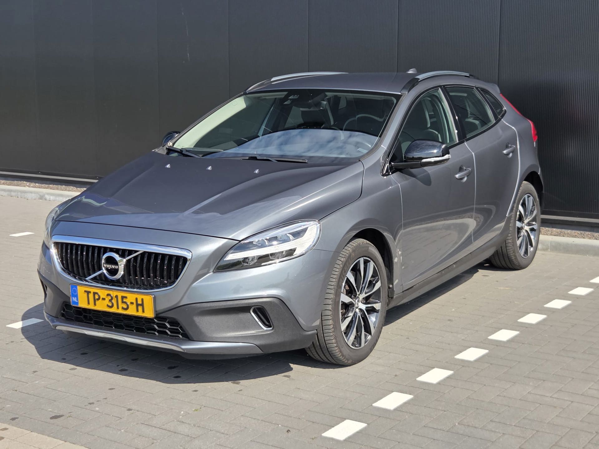 Volvo V40 Cross Country 1.5 T3 Dynamic Edition Automaat