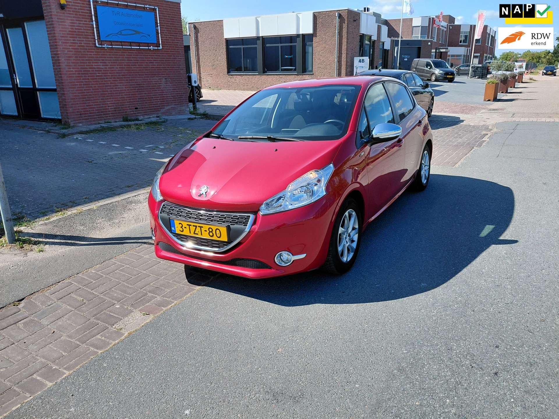 Peugeot 208 1.2 VTi Style Navigatie ned auto lage km stand