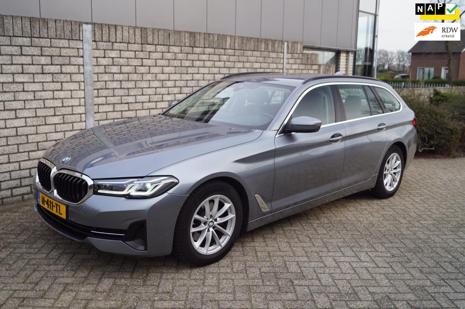 BMW 5-serie Touring 520i Business Edition Plus Autom Leder Sportst Laser LED Kopl Navi Camera Clima Cruise 2xPDC LMV ENZ NL Auto.