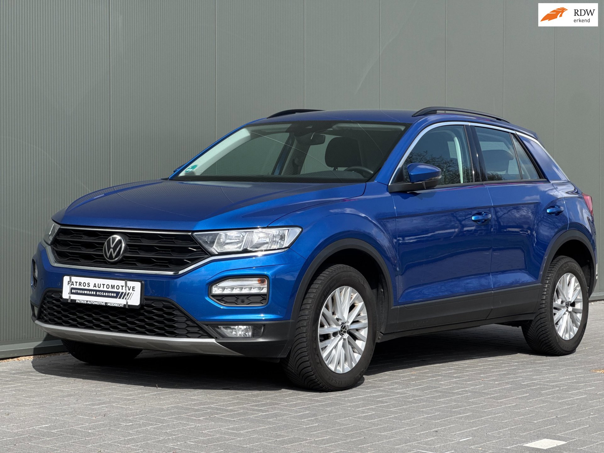 Volkswagen T-Roc 1.0 TSI Style // Dealeronderhouden // 4-Seizoensbanden // CarPlay // PDC