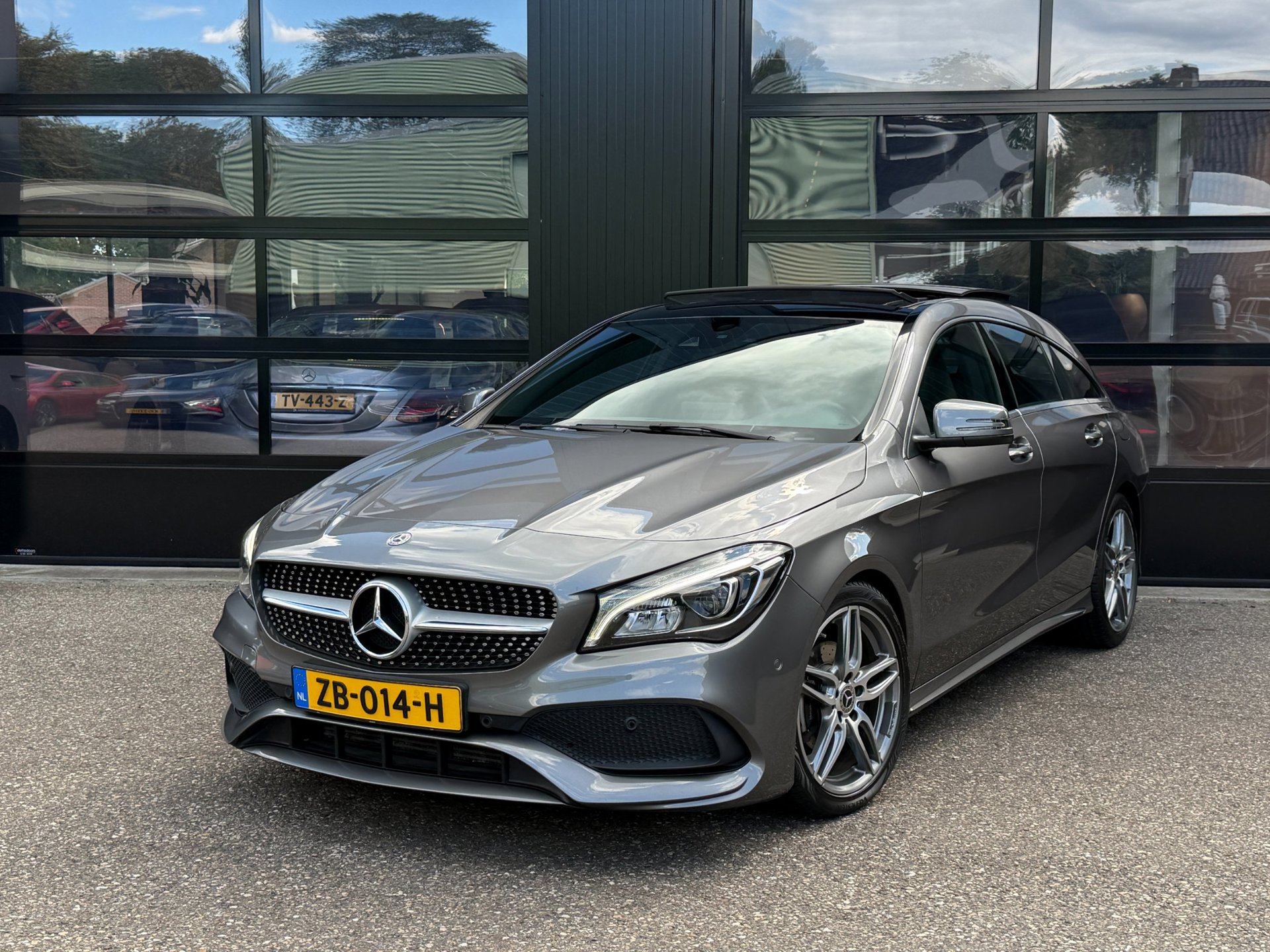 Mercedes-Benz CLA-klasse Shooting Brake 180 AMG Pano Camera LED