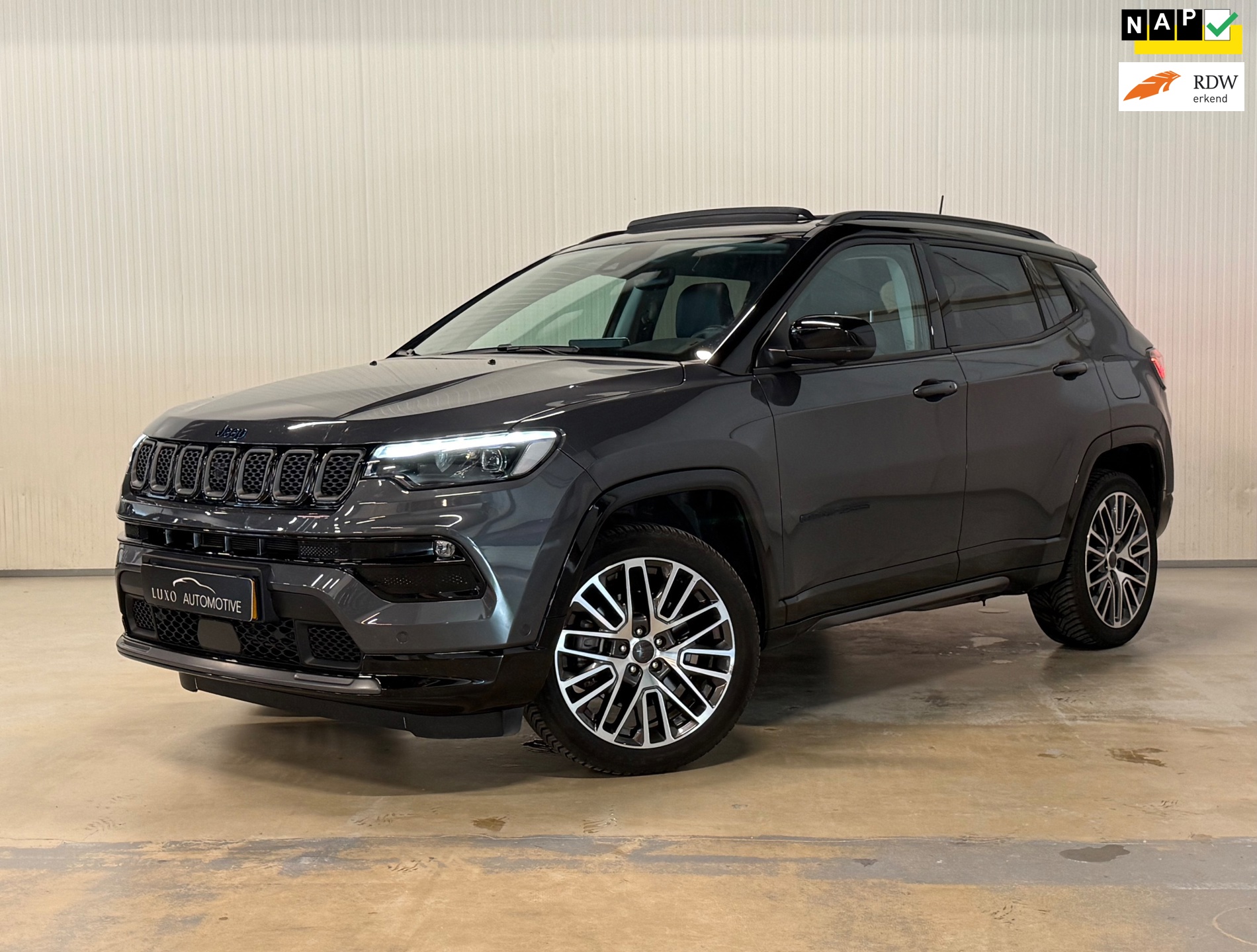 Jeep Compass 4xe 240 Plug-in Hybrid Electric Summit | NAP | PANO | TREKHAAK | VOL OPTIES!