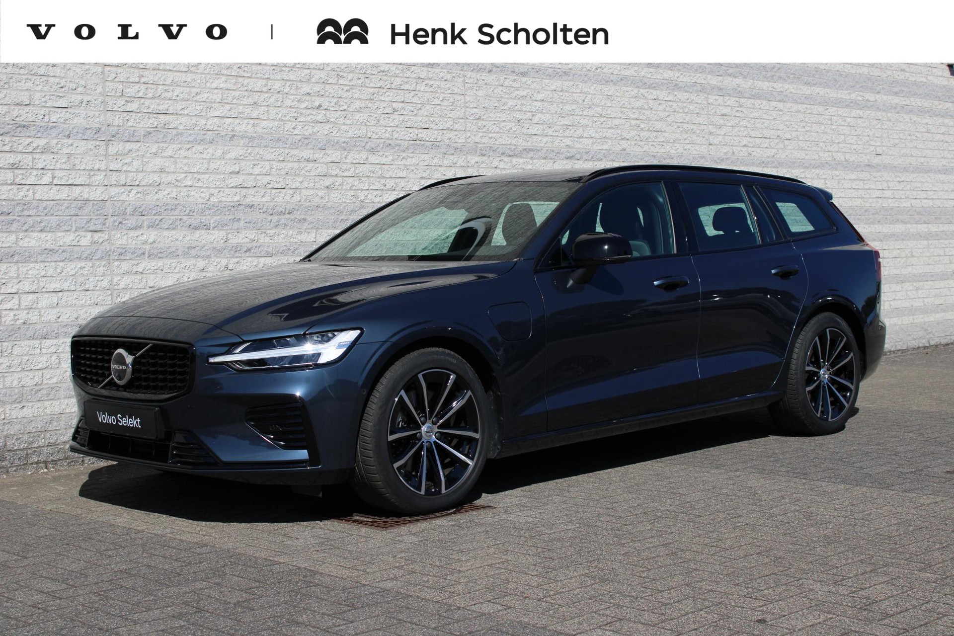 Volvo V60 2.0 T8 Plug-in hybrid AWD Plus Dark