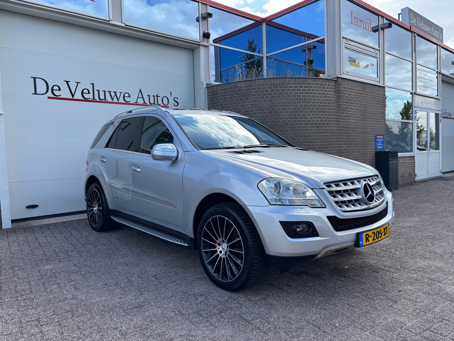 Mercedes-Benz M-klasse 350|Carplay|H&K|Luchtvering|Trekh.