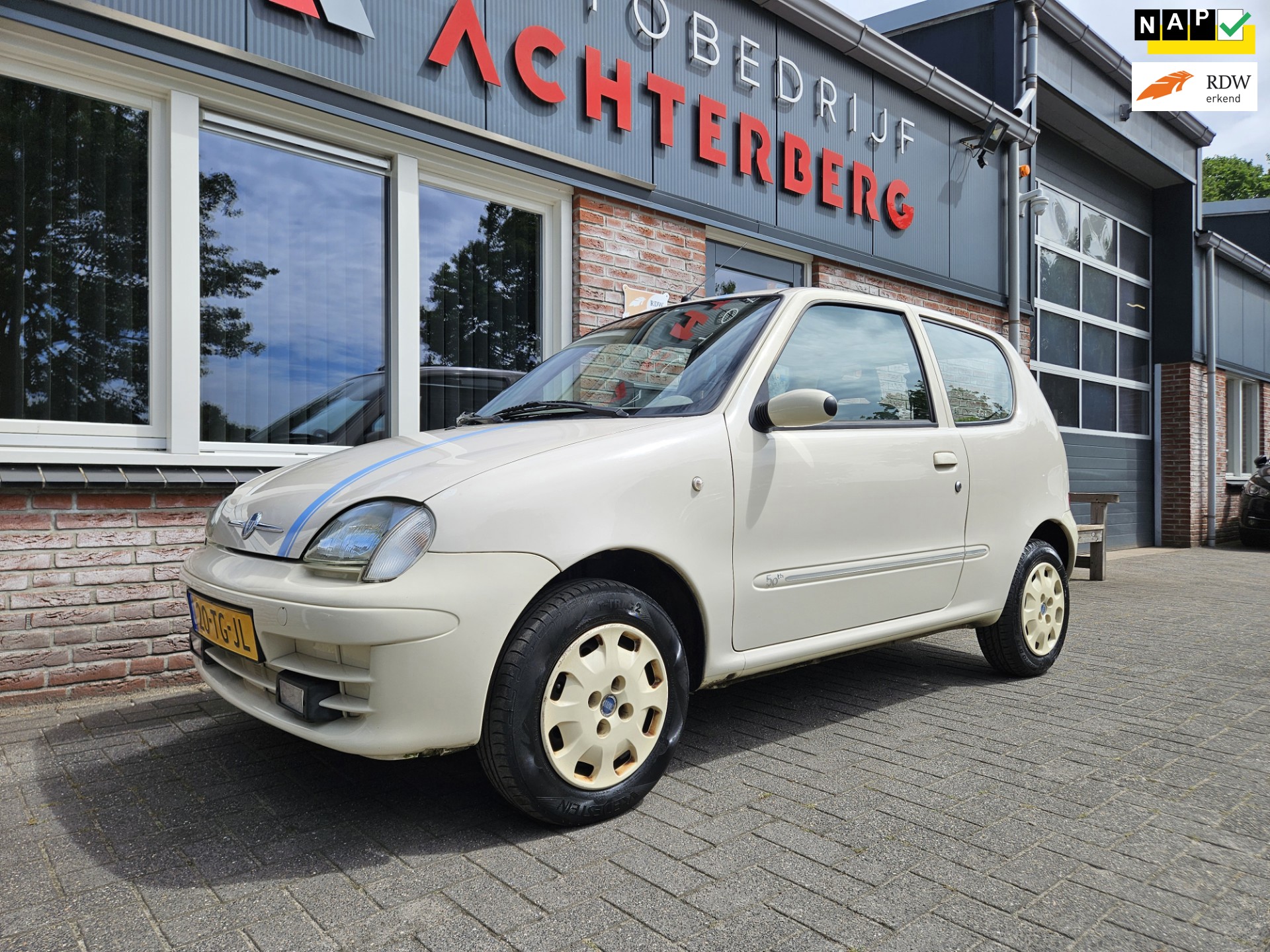 Fiat 600 1.1 Young Stuurbekrachtiging! NAP! Dealer Onderhouden! Leuke Auto!