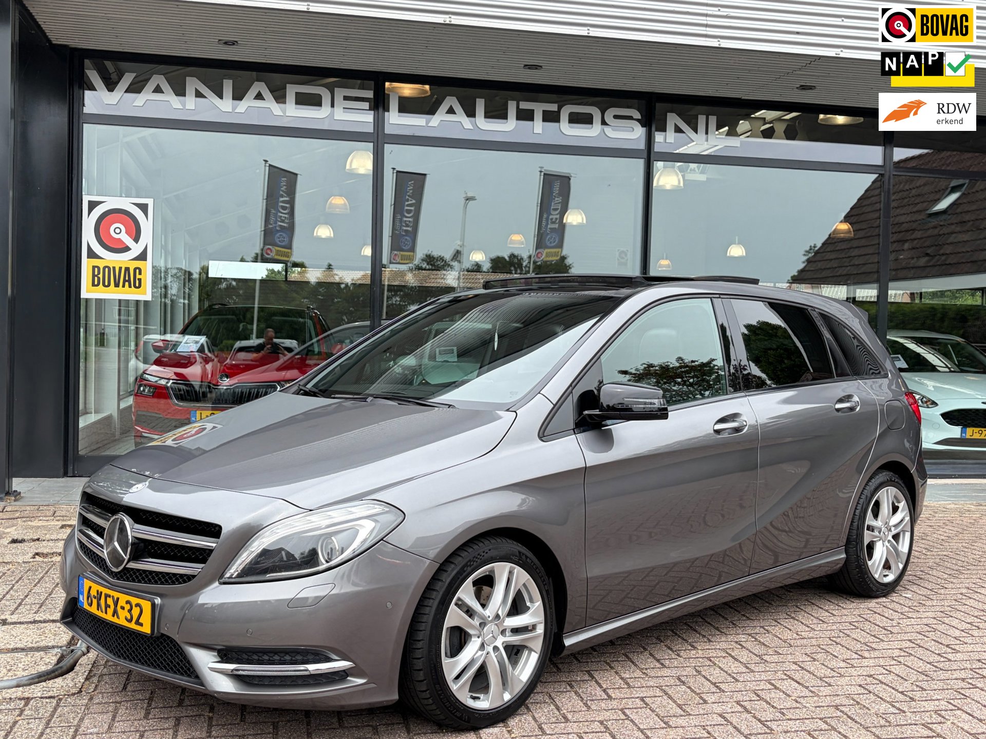 Mercedes-Benz B-klasse 180 Ambition Panorama Navi Cruise Park.Sens Trekhaak NL-Auto NAP Dealeronderhouden!