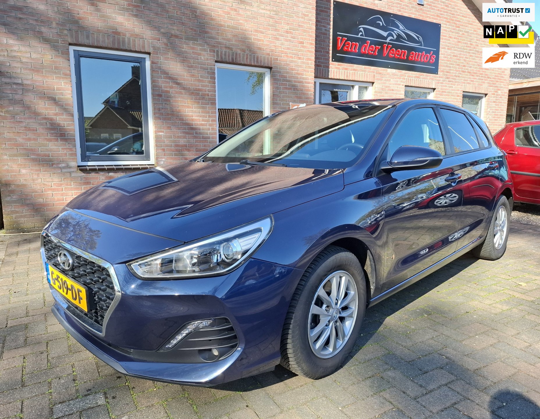Hyundai I30 1.0 T-GDI Comfort. Zeer netjes en luxe o.a: Navi, carplay, cruise, camera, etc. Prijs rijklaar inclusief garantie.