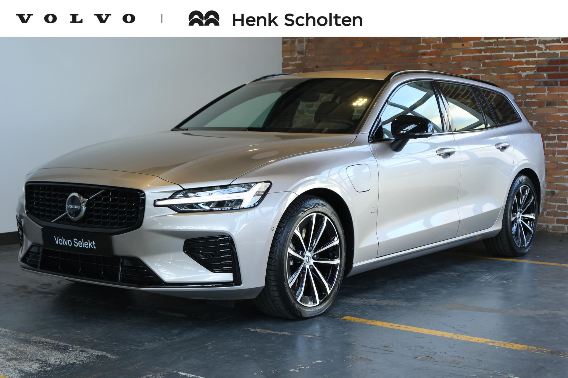 Volvo V60 T6 Plug-in hybrid AWD Plus Dark