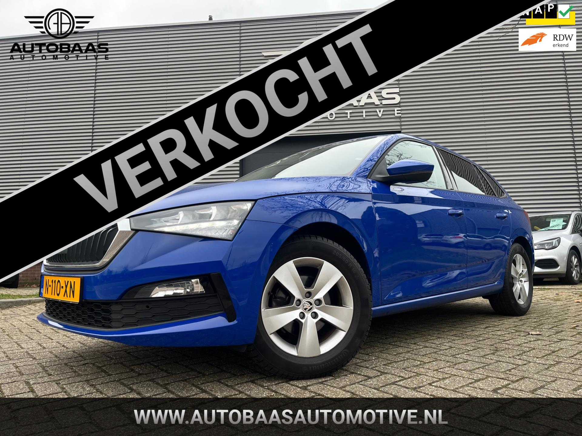 Skoda Scala 1.0 TSI Ambition AUTOMAAT ** APK 02-2028 ** +NL AUTO+1EIG+NAP+TREKHAAK+AIRCO+NAVIGATIE APPLE CARPLAY+VELGEN+INCL BTW+