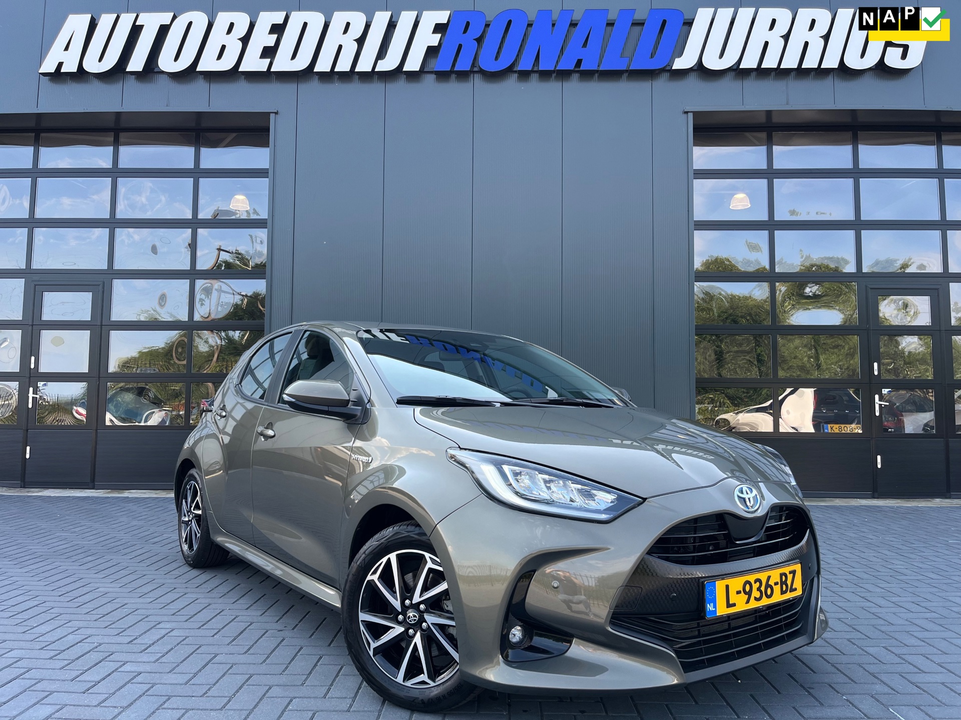 Toyota Yaris 1.5 Hybrid Dynamic NL.Auto/Camera/Automaat/Carplay/Climatronic/Lichtmetalenvelgen/1Ste eigenaar/Dealer onderhouden