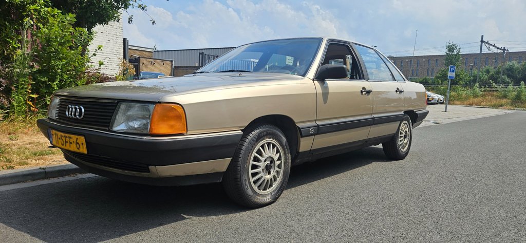 Audi 100 1.8 4+E