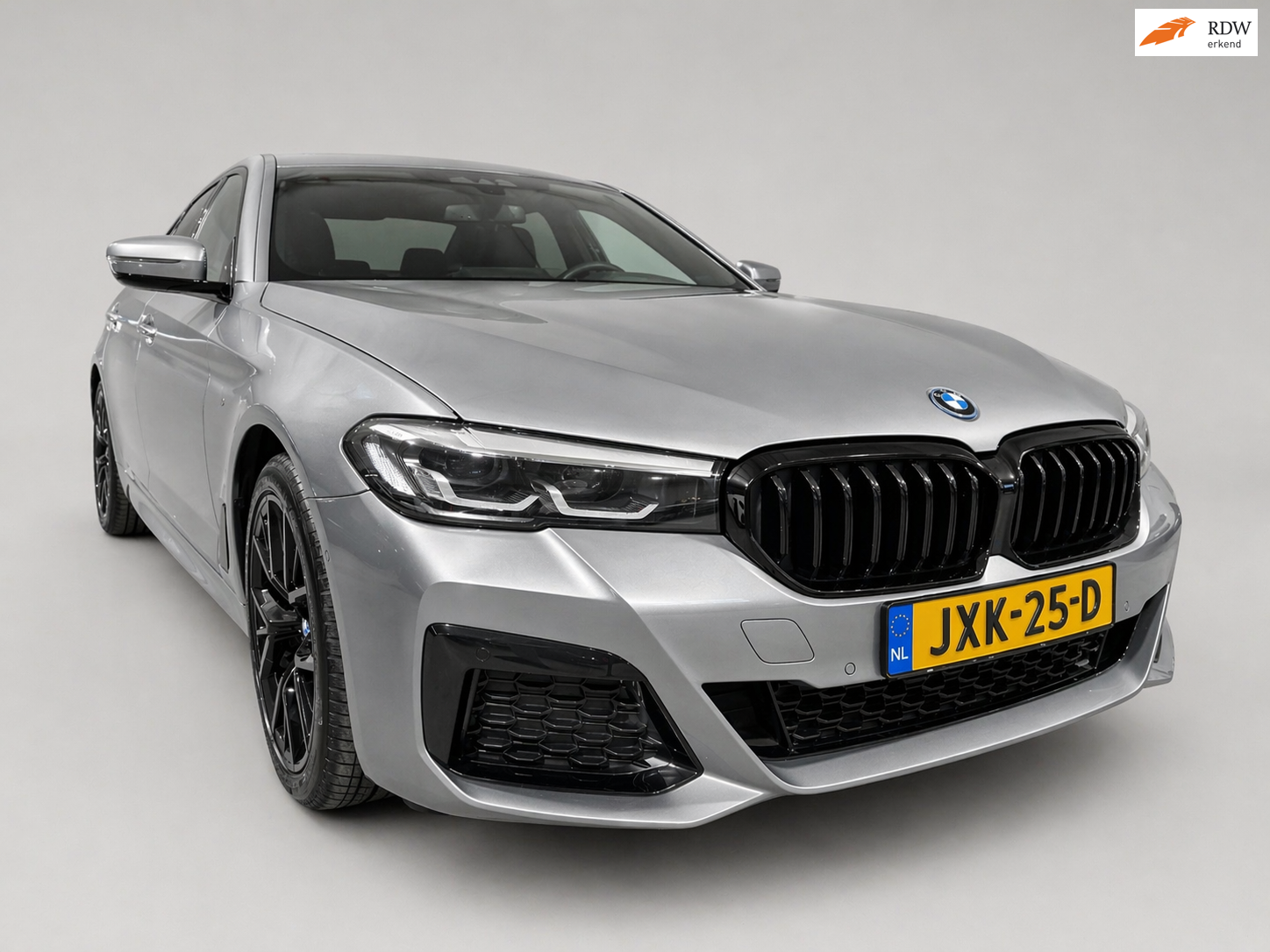 BMW 5-serie Touring 530e Business Edition Plus M-Sport - Panoramadak - Leder - LED - Stoel en Stuurverw - Incl BTW