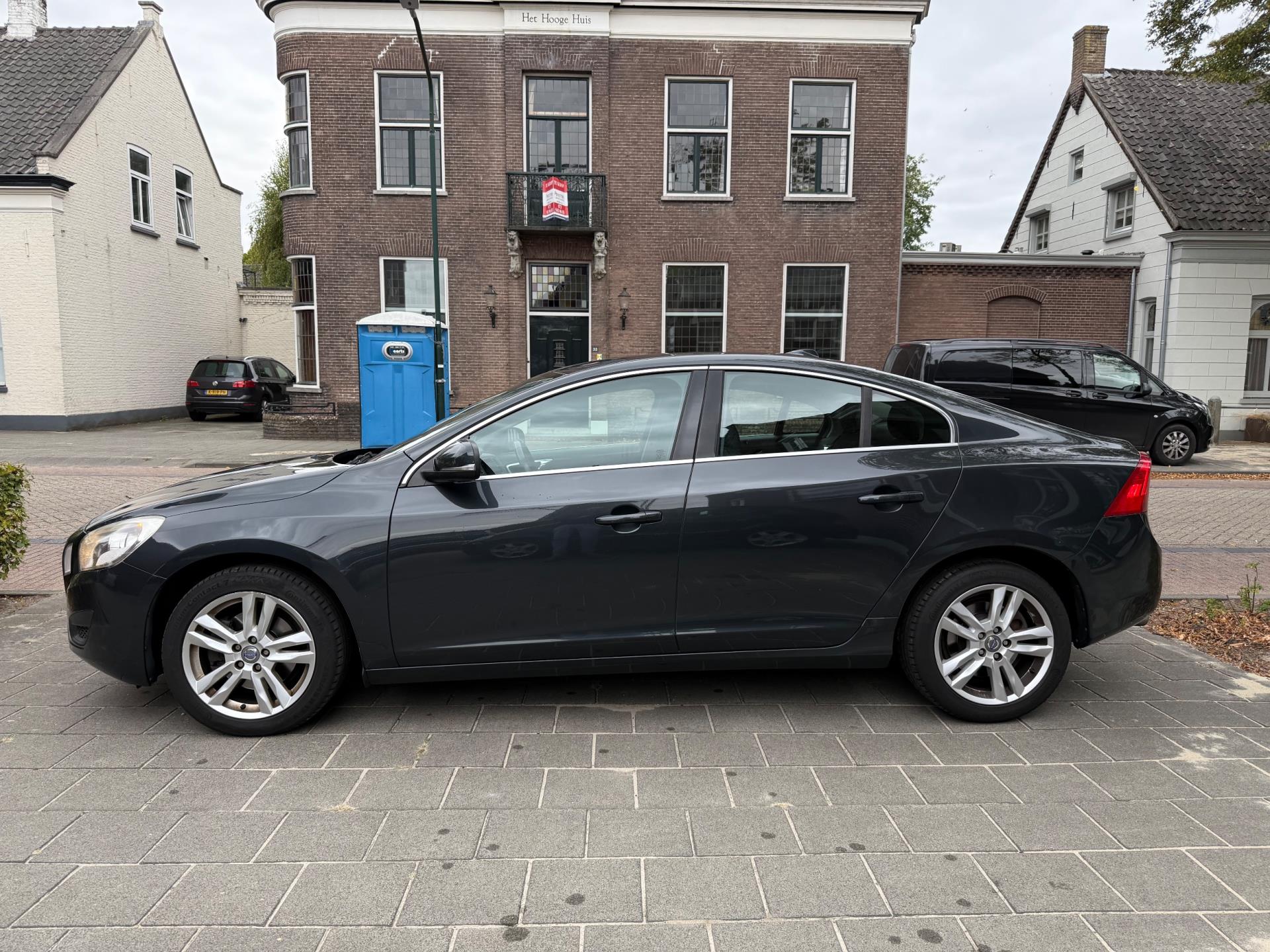 Volvo S60 1.6 T3 Momentum AUTOMAAT EERSTE EIGENAAR DEALER ONDERHOUDEN