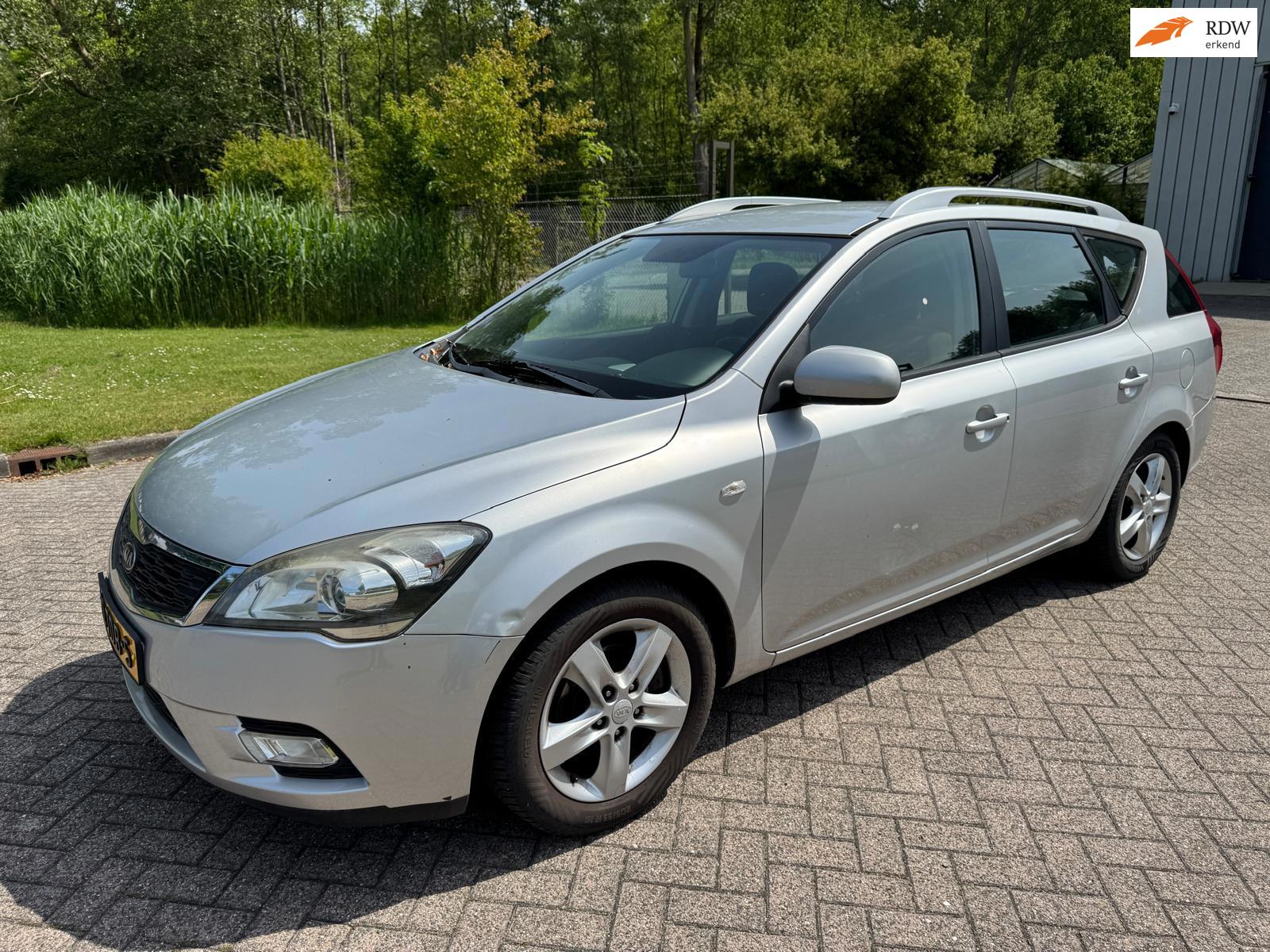 Kia Cee'd Sporty Wagon 1.4 CVVT Navigator Plus Pack NAVI CRUISE CAMERA TREKHAAK AFNEEMBAAR