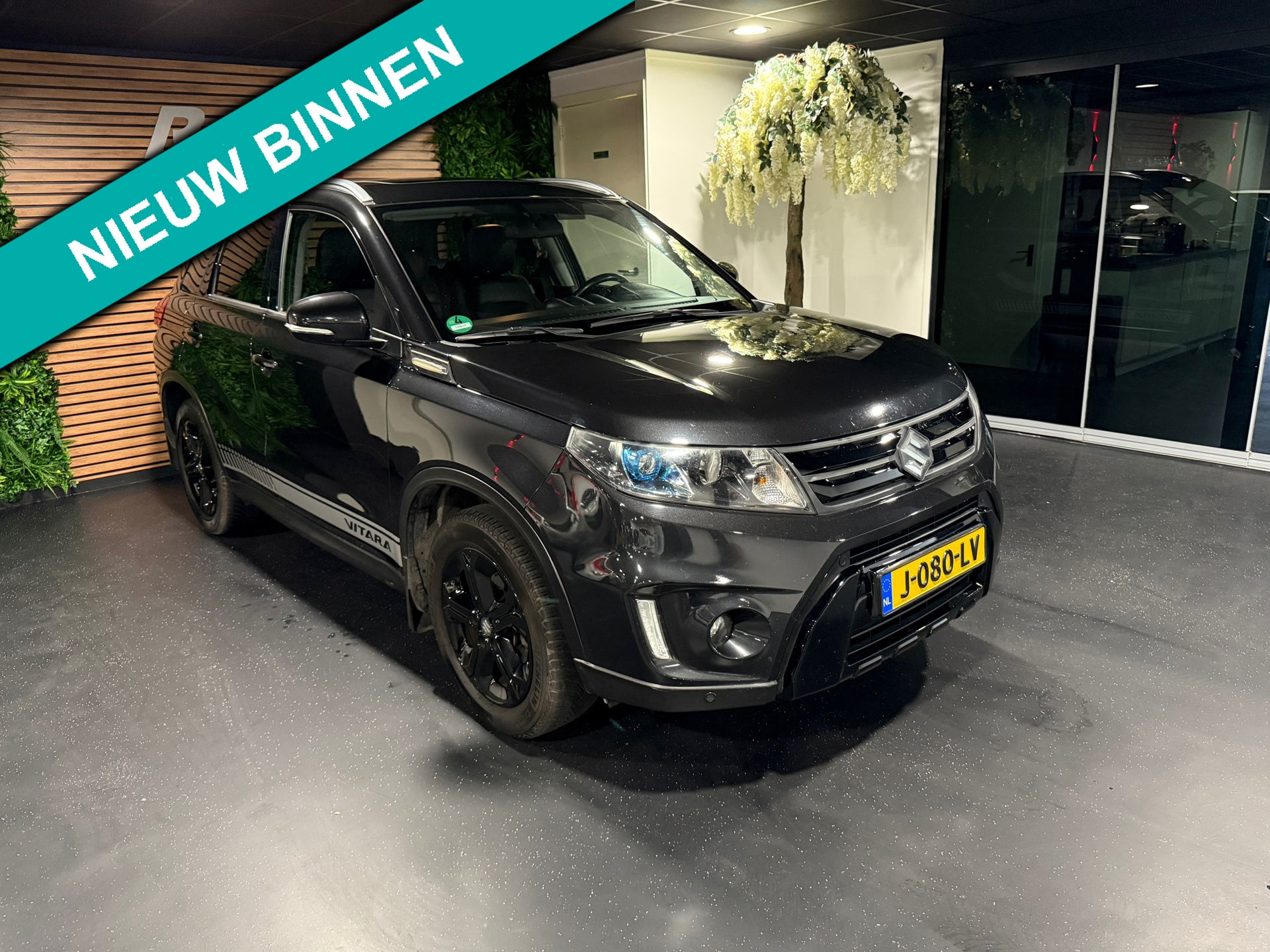 Suzuki Vitara 1.6 High Executive Allgrip PANO - 4X4 - NAVI - TREKHAAK.