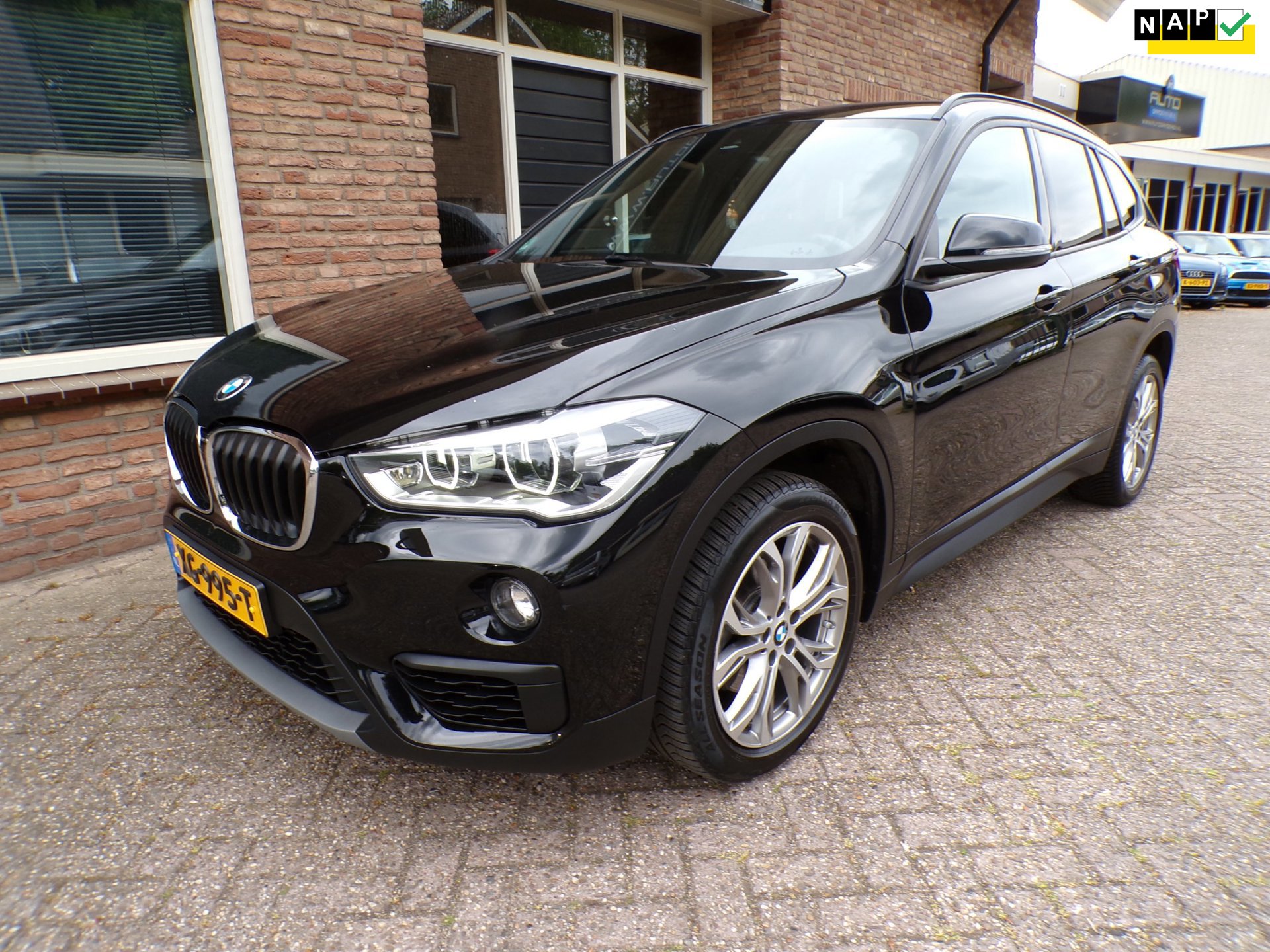BMW X1 SDrive18i Executive Automaat / Navi