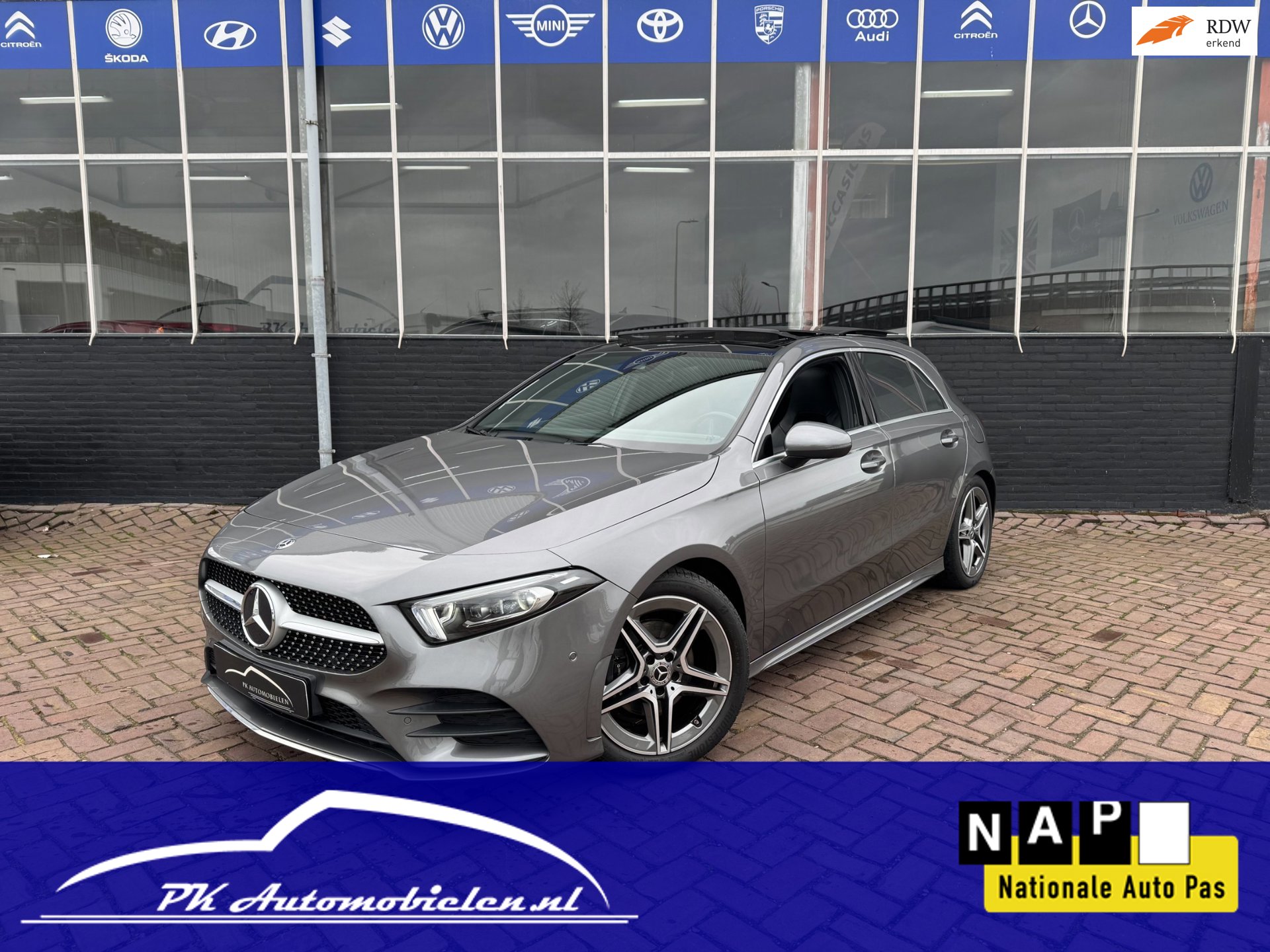 Mercedes-Benz A-klasse 180 Business Solution AMG **PANODAK+STOELVERW+LED**