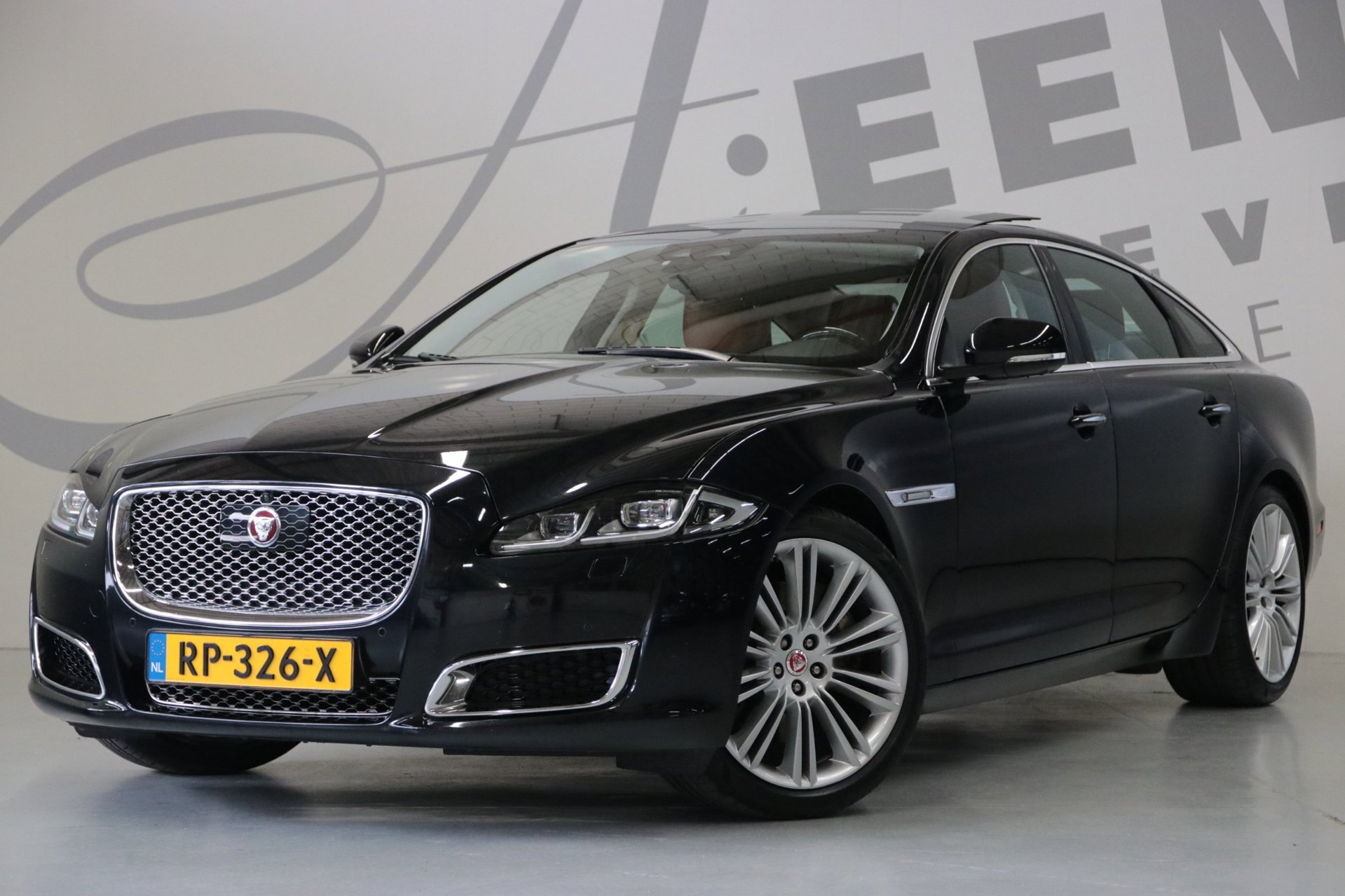 Jaguar XJ 3.0 V6 SC AWD Autobiography LWB/Apple carplay/NAP/Origineel NL