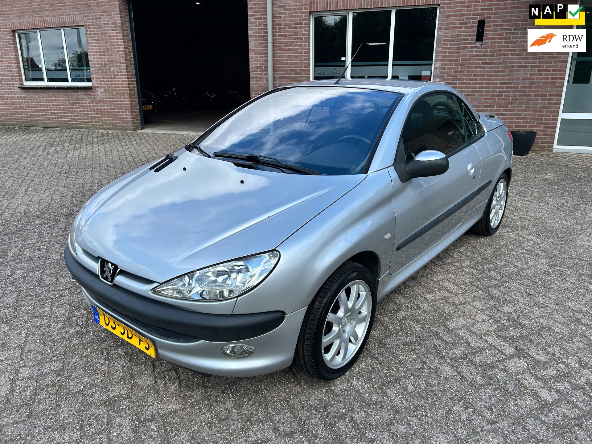 Peugeot 206 CC 1.6-16V //Nieuwe APK // Airco // 100.000 km